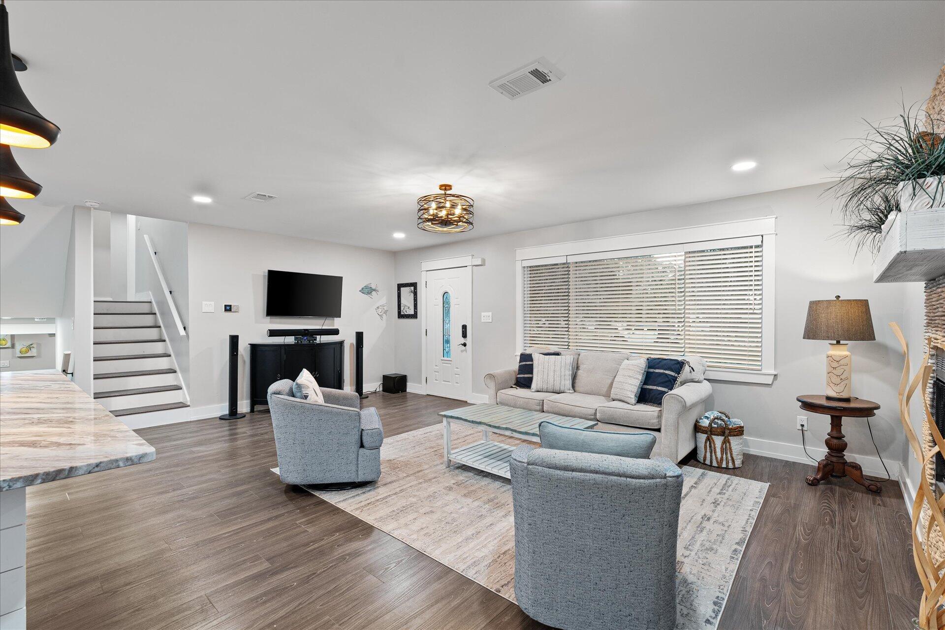 COLONIAL ESTATES - Residential