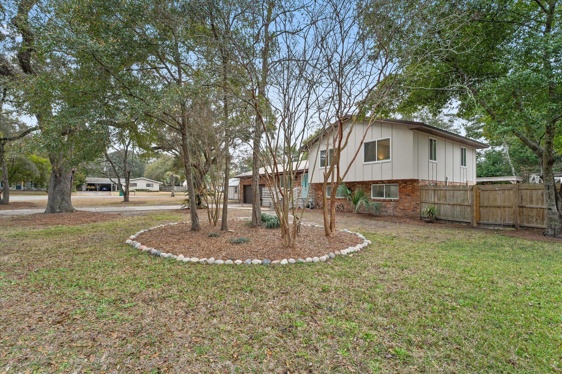 COLONIAL ESTATES - Residential