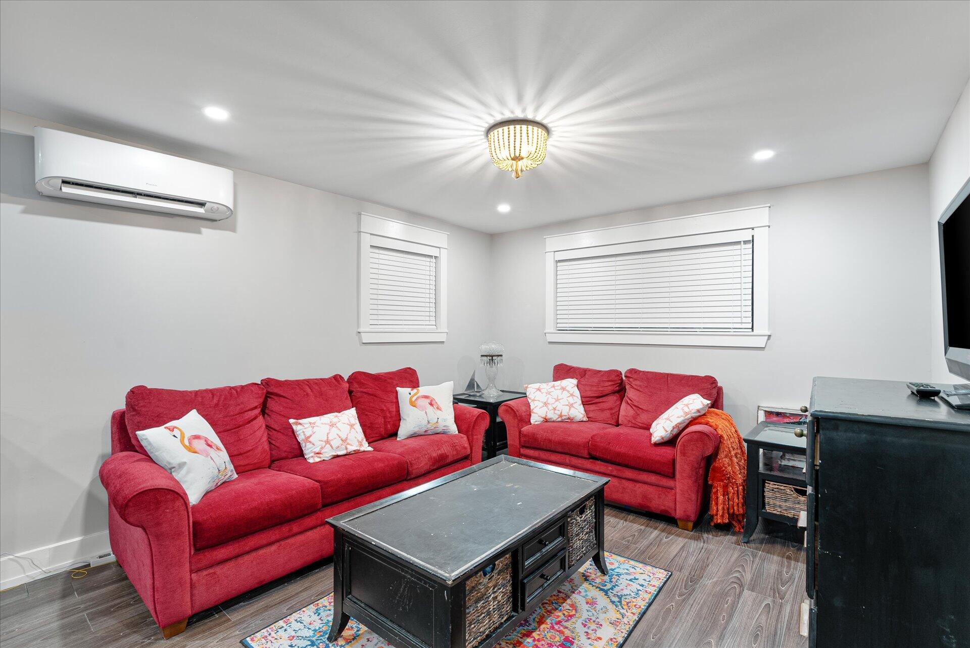 COLONIAL ESTATES - Residential
