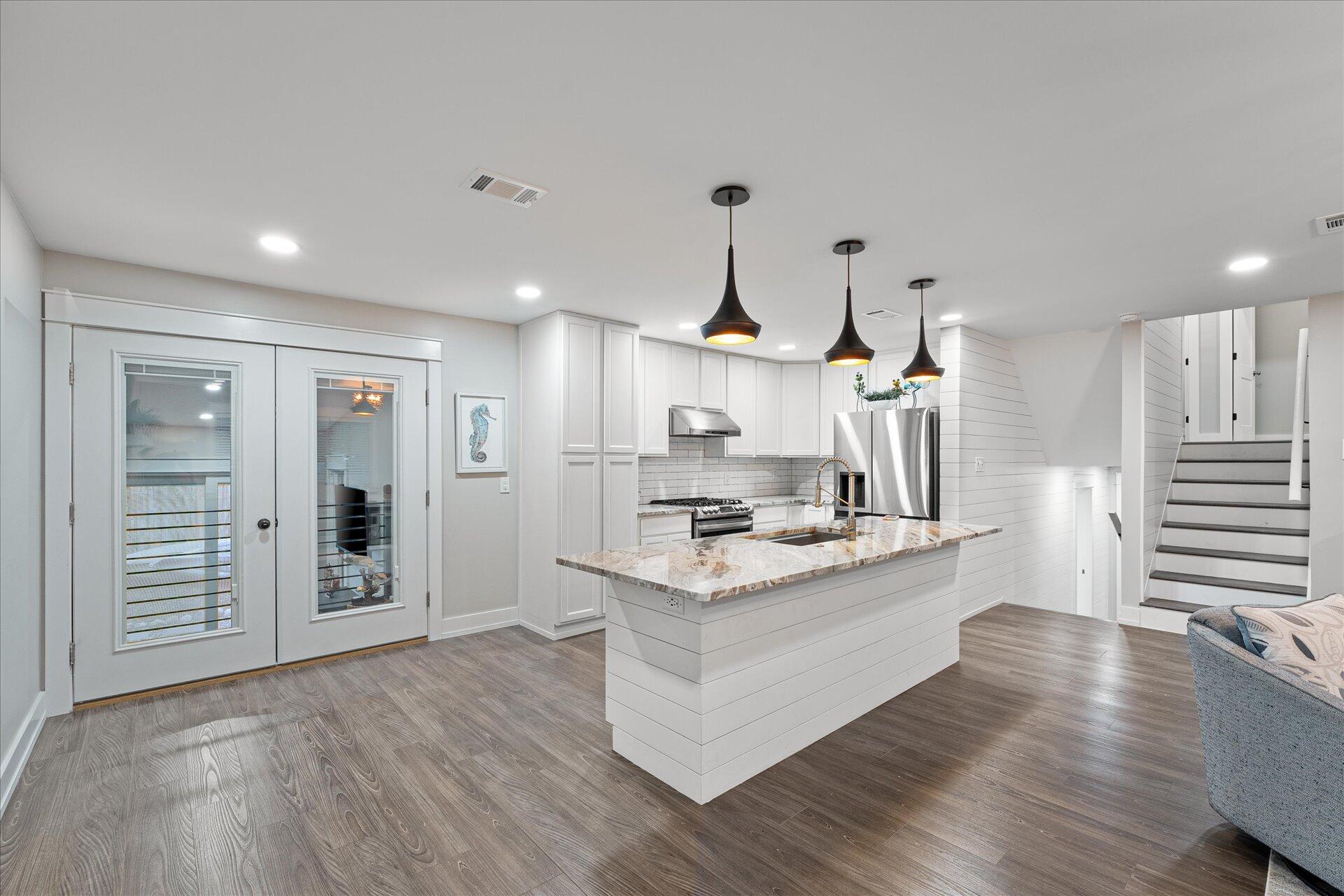 COLONIAL ESTATES - Residential