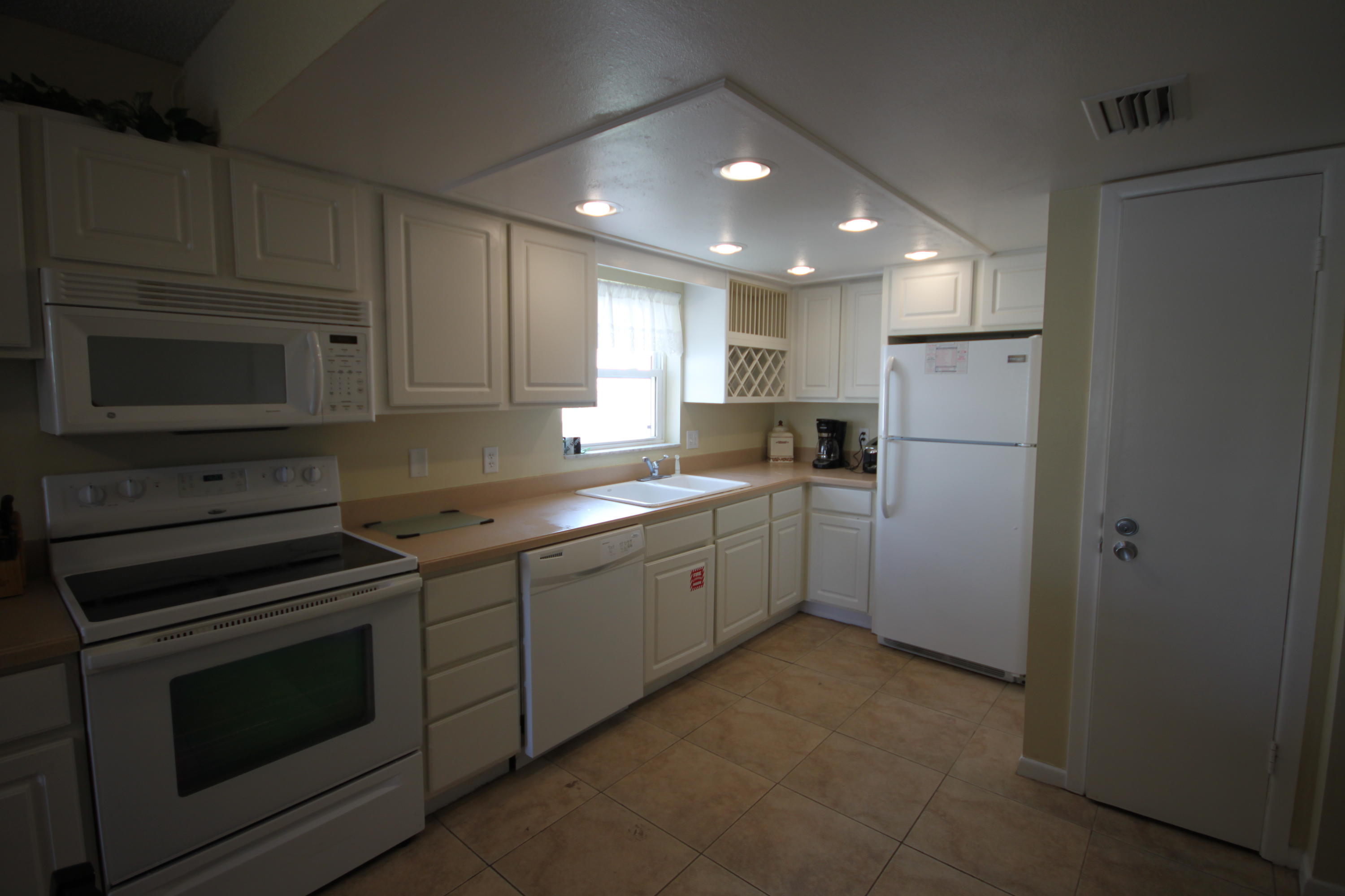 EL MATADOR CONDO - Residential