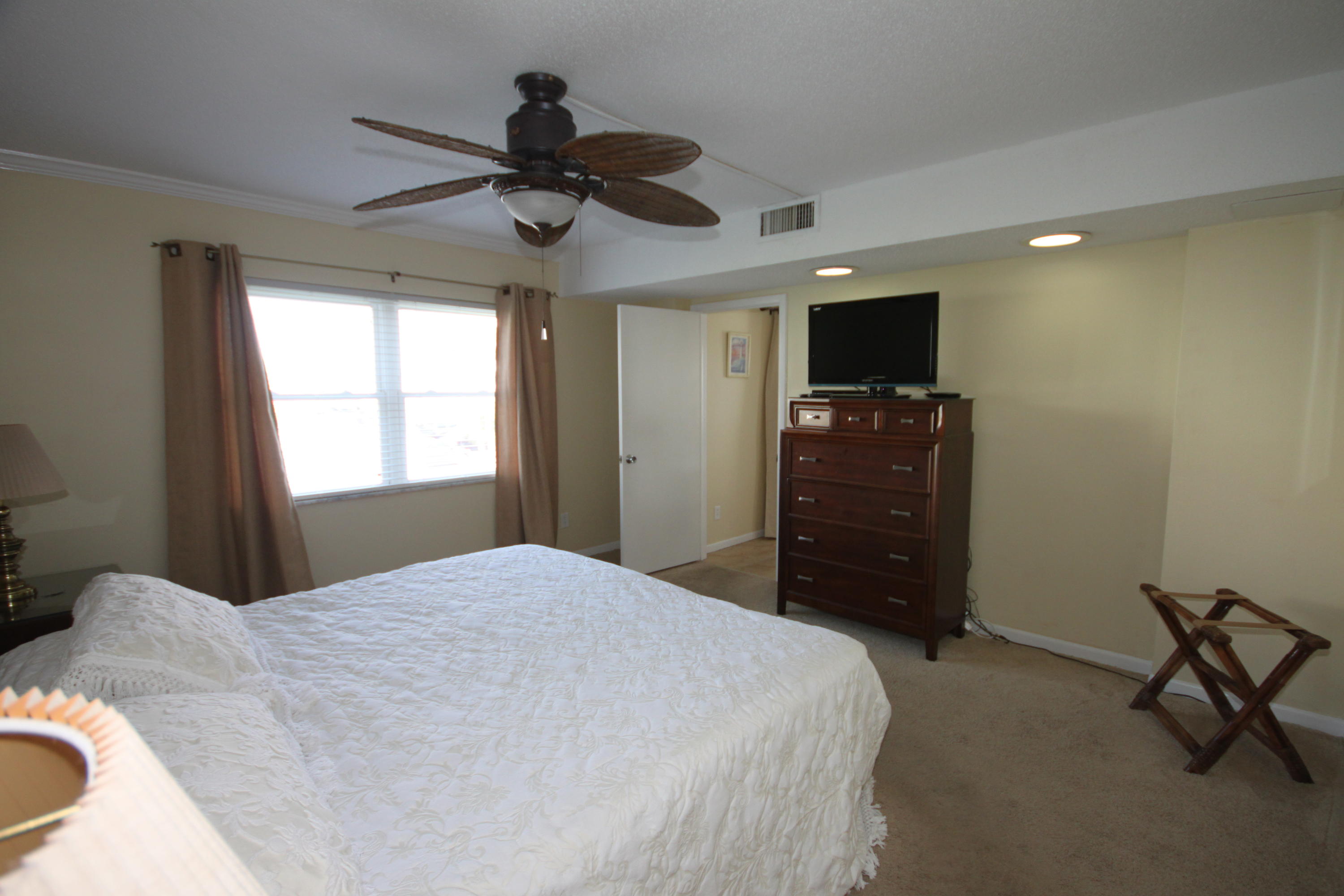 EL MATADOR CONDO - Residential