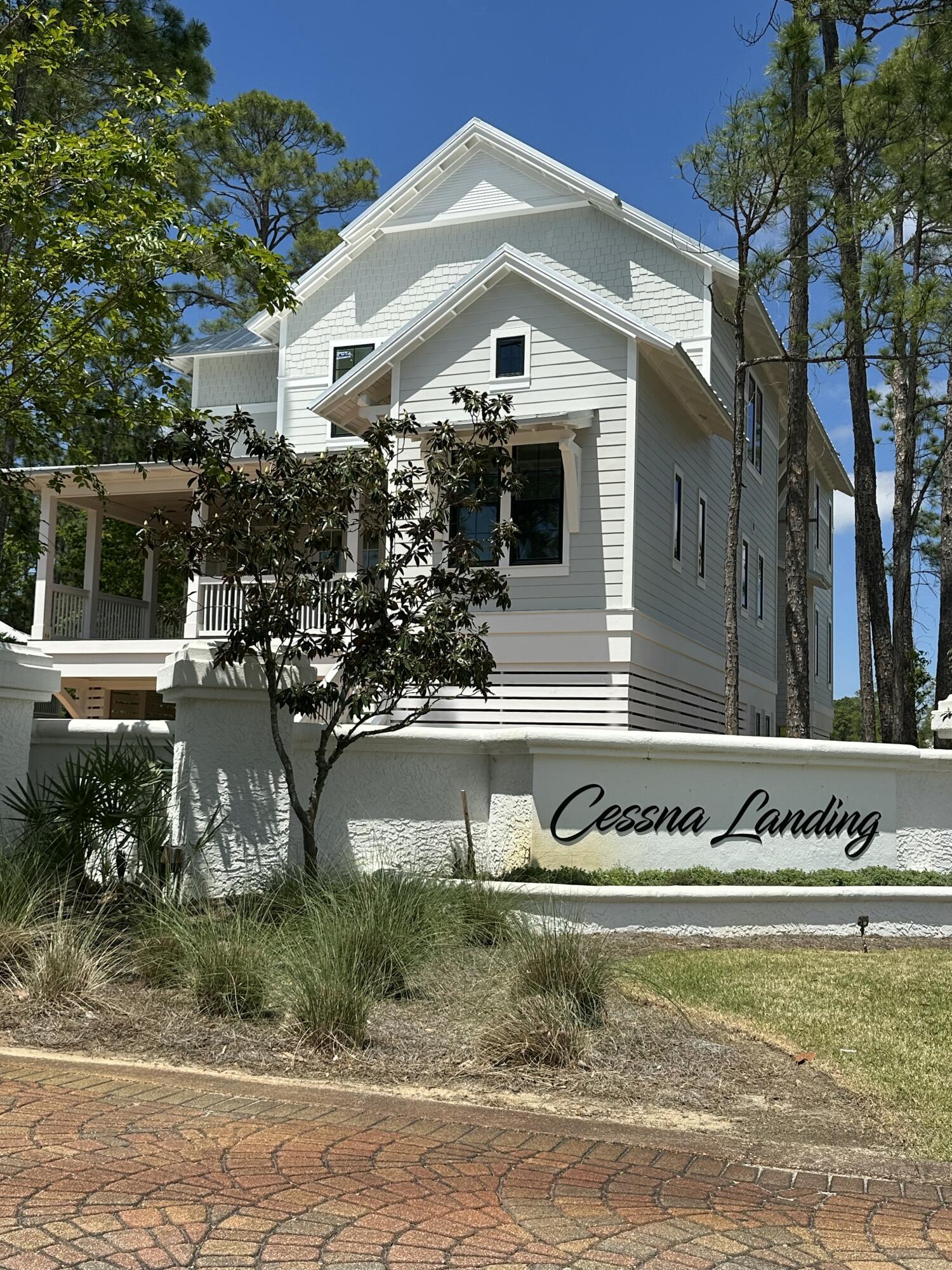 CESSNA LANDING - Residential