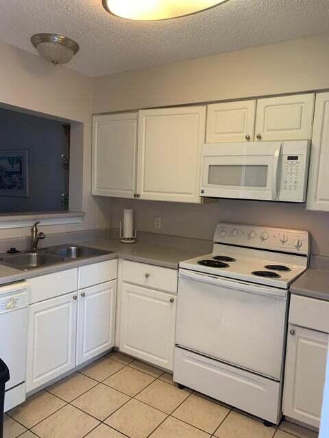 THE FLORIDA CLUB - Residential Lease