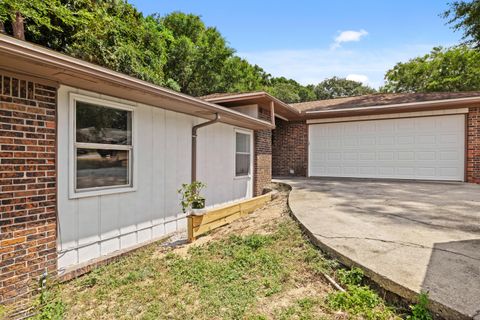 A home in Niceville