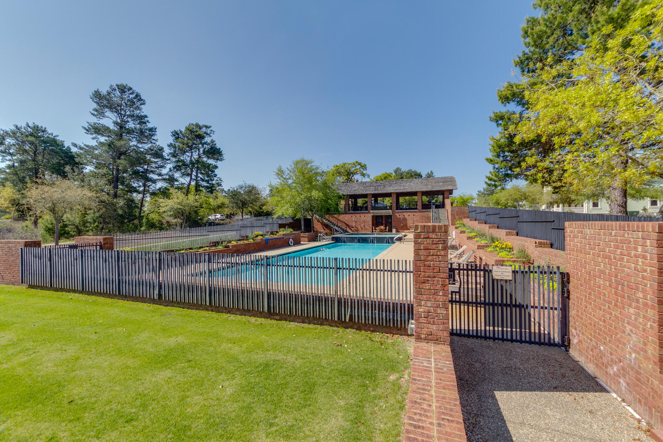 FOREST LAKES - Residential
