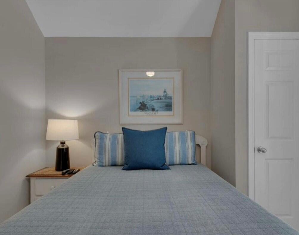 NANTUCKET COTTAGES - Residential