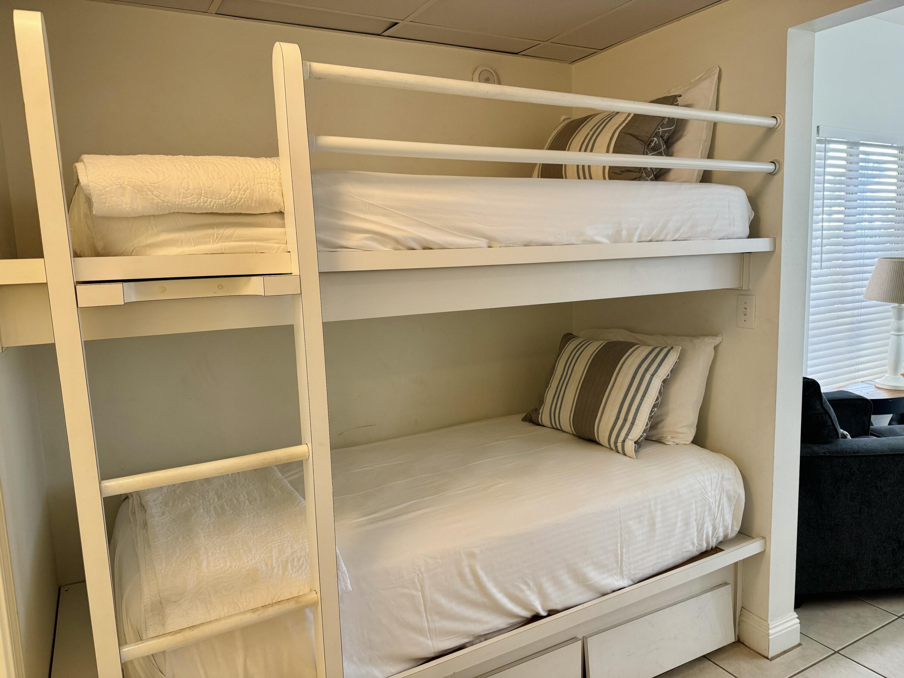 NANTUCKET COTTAGES - Residential