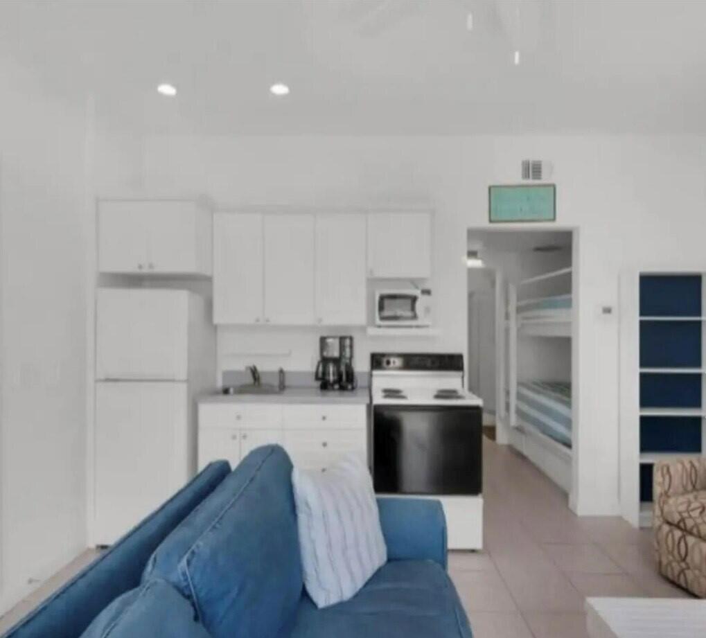 NANTUCKET COTTAGES - Residential