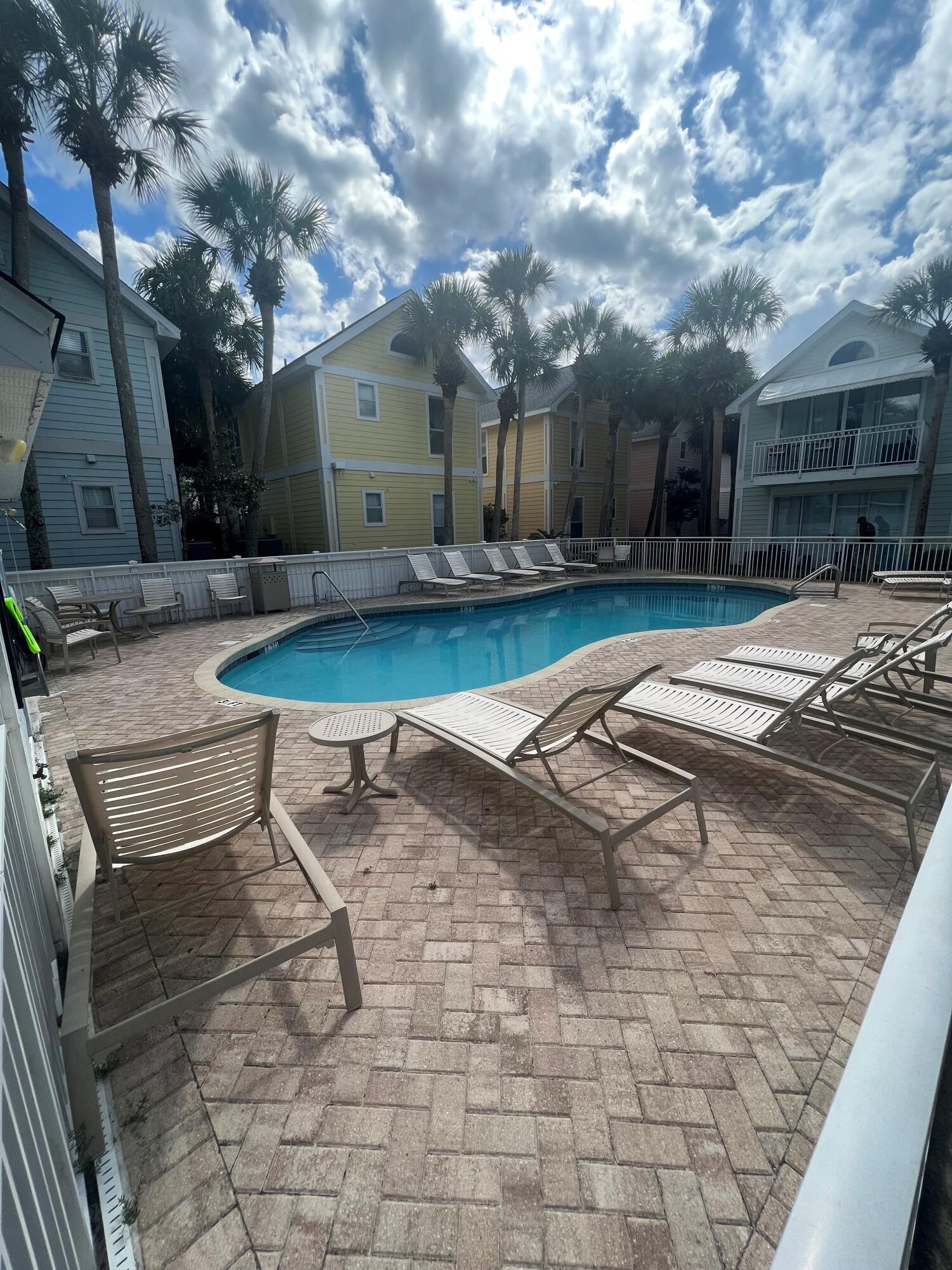 NANTUCKET COTTAGES - Residential