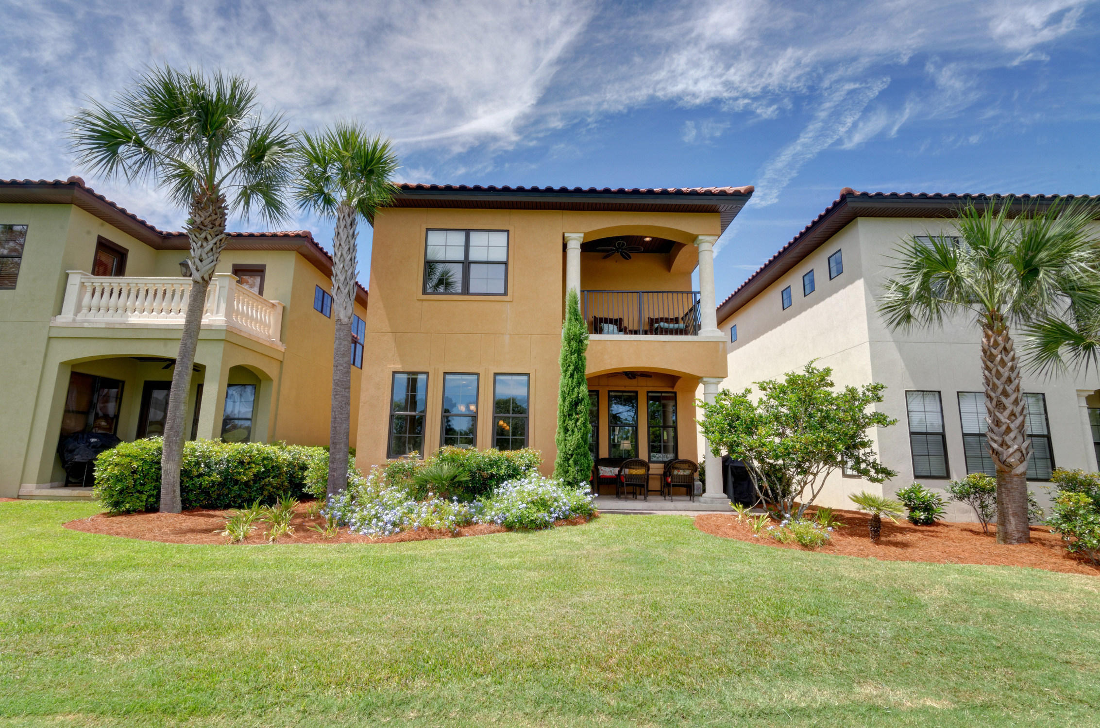 VILLA LAGO - Residential