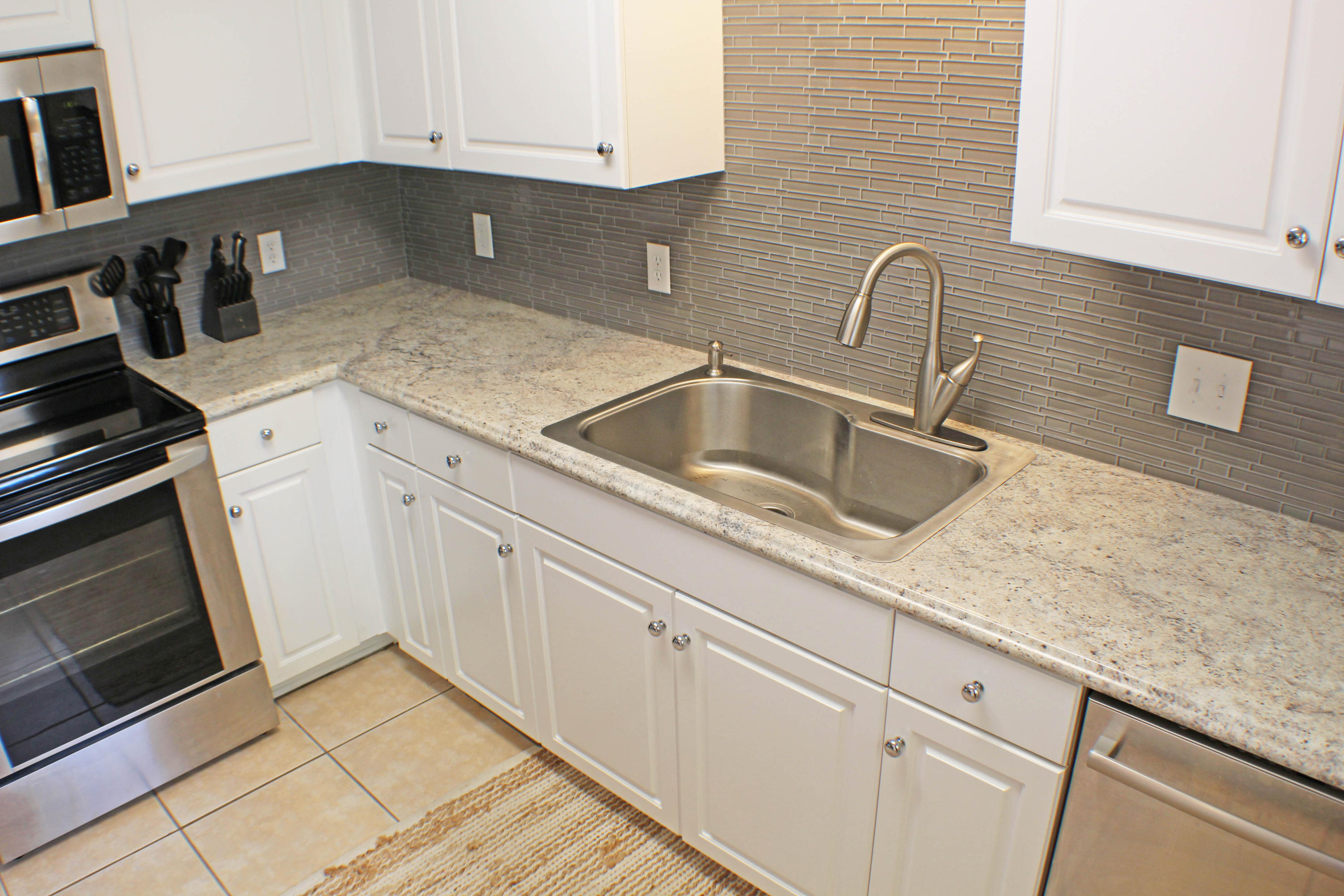 COUNTRYVIEW ESTATES 8TH ADDN - Residential