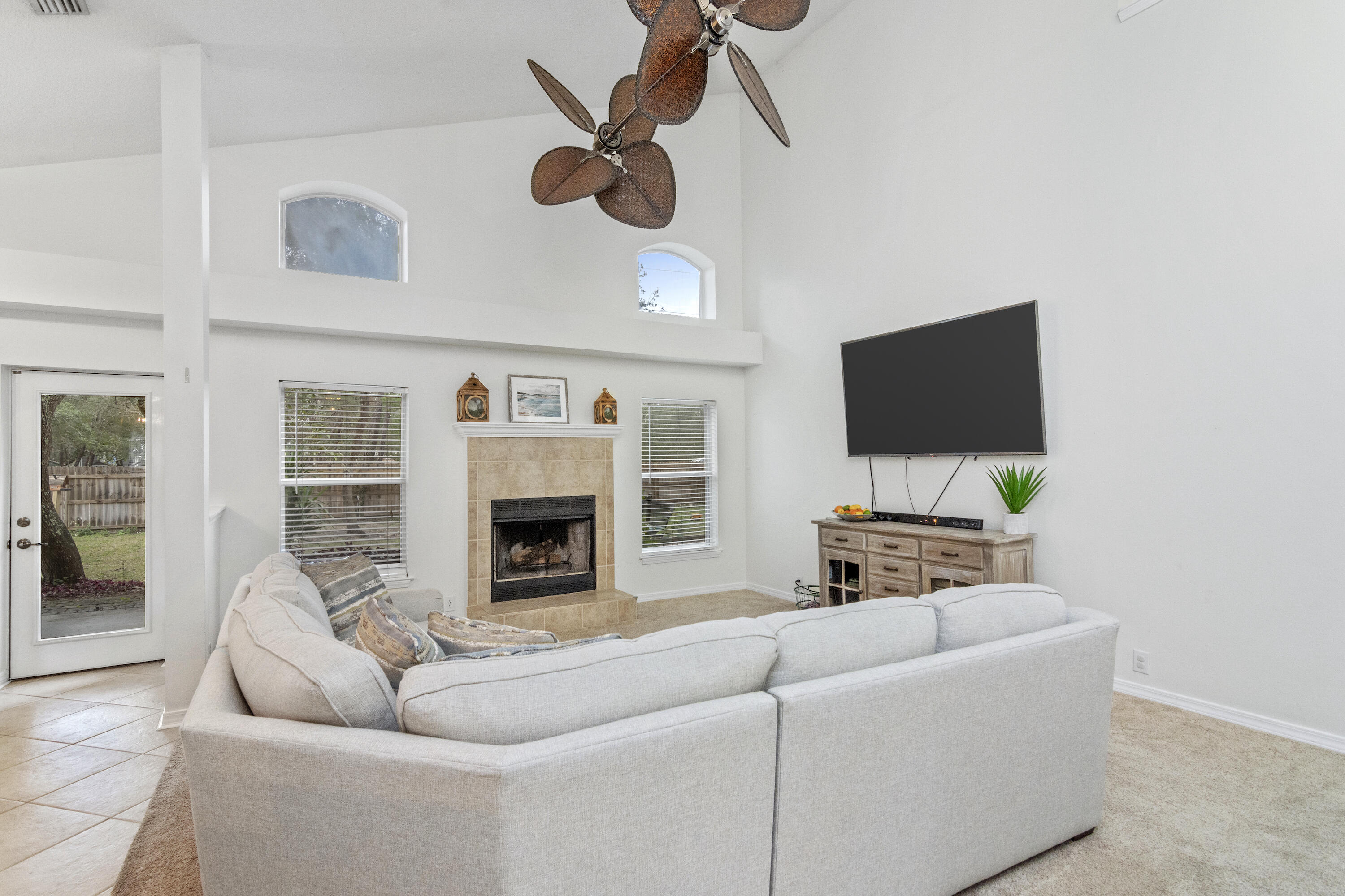 PELICAN BAY - Residential