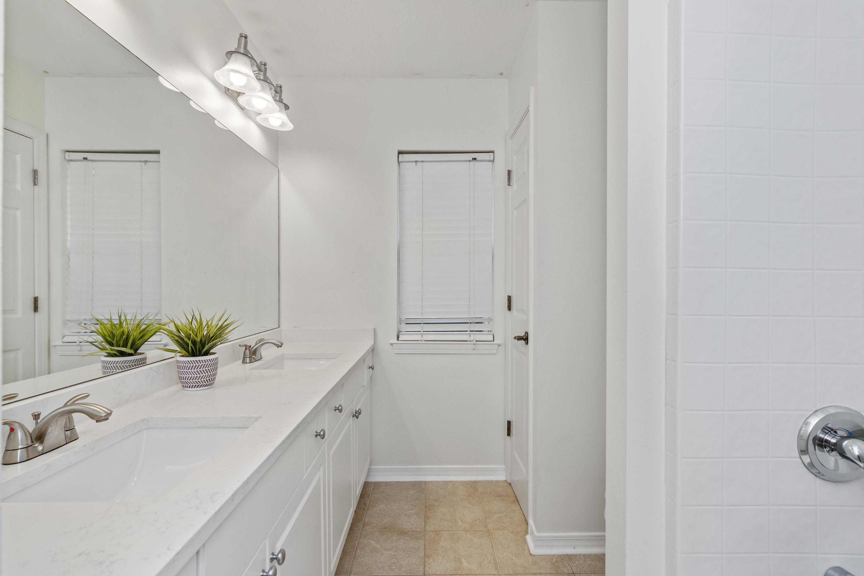 PELICAN BAY - Residential