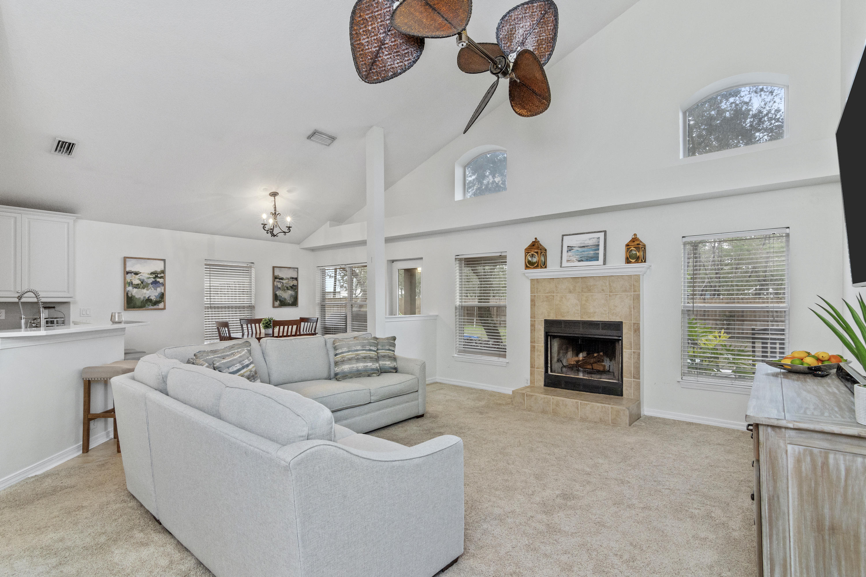 PELICAN BAY - Residential