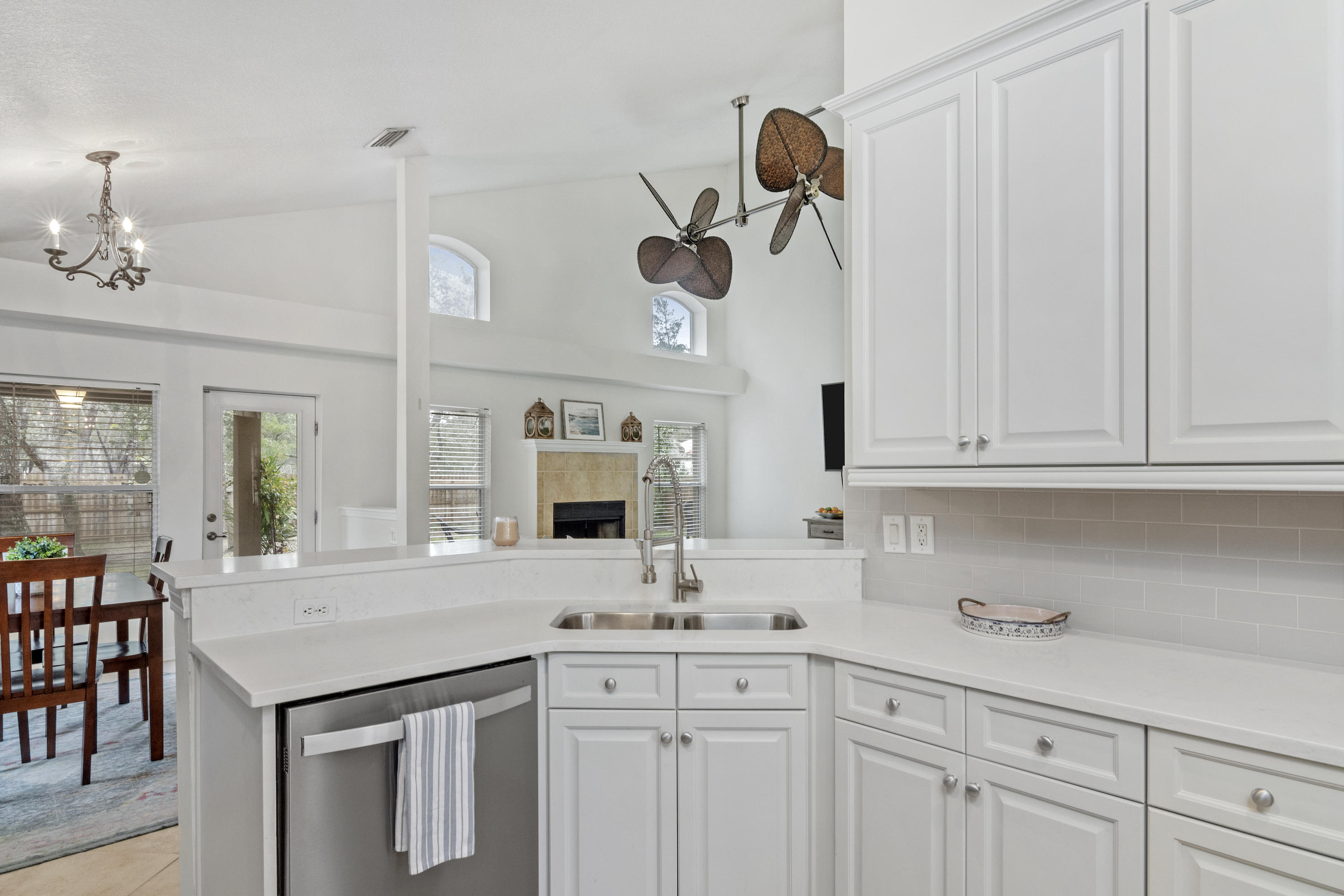 PELICAN BAY - Residential