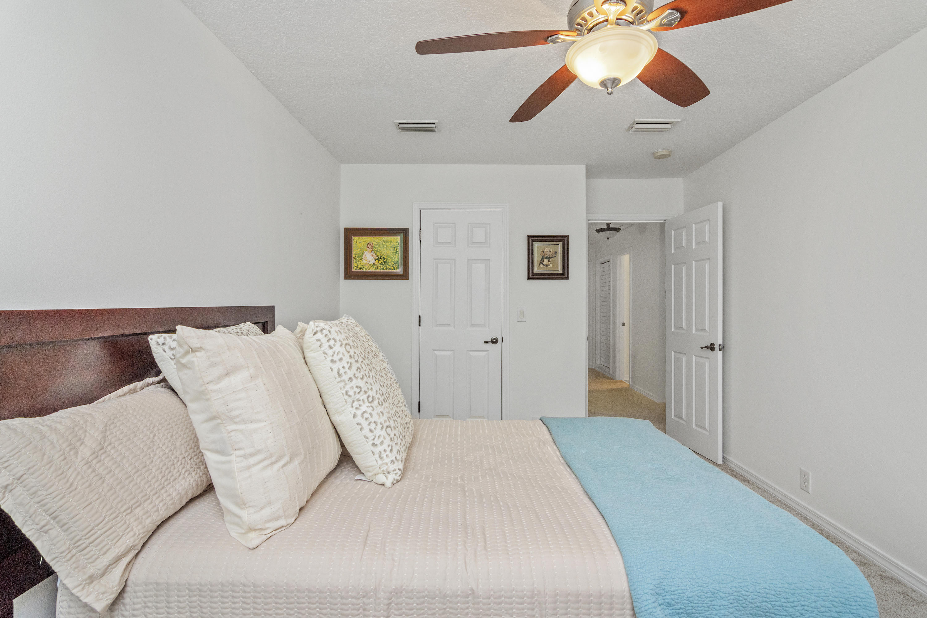 PELICAN BAY - Residential