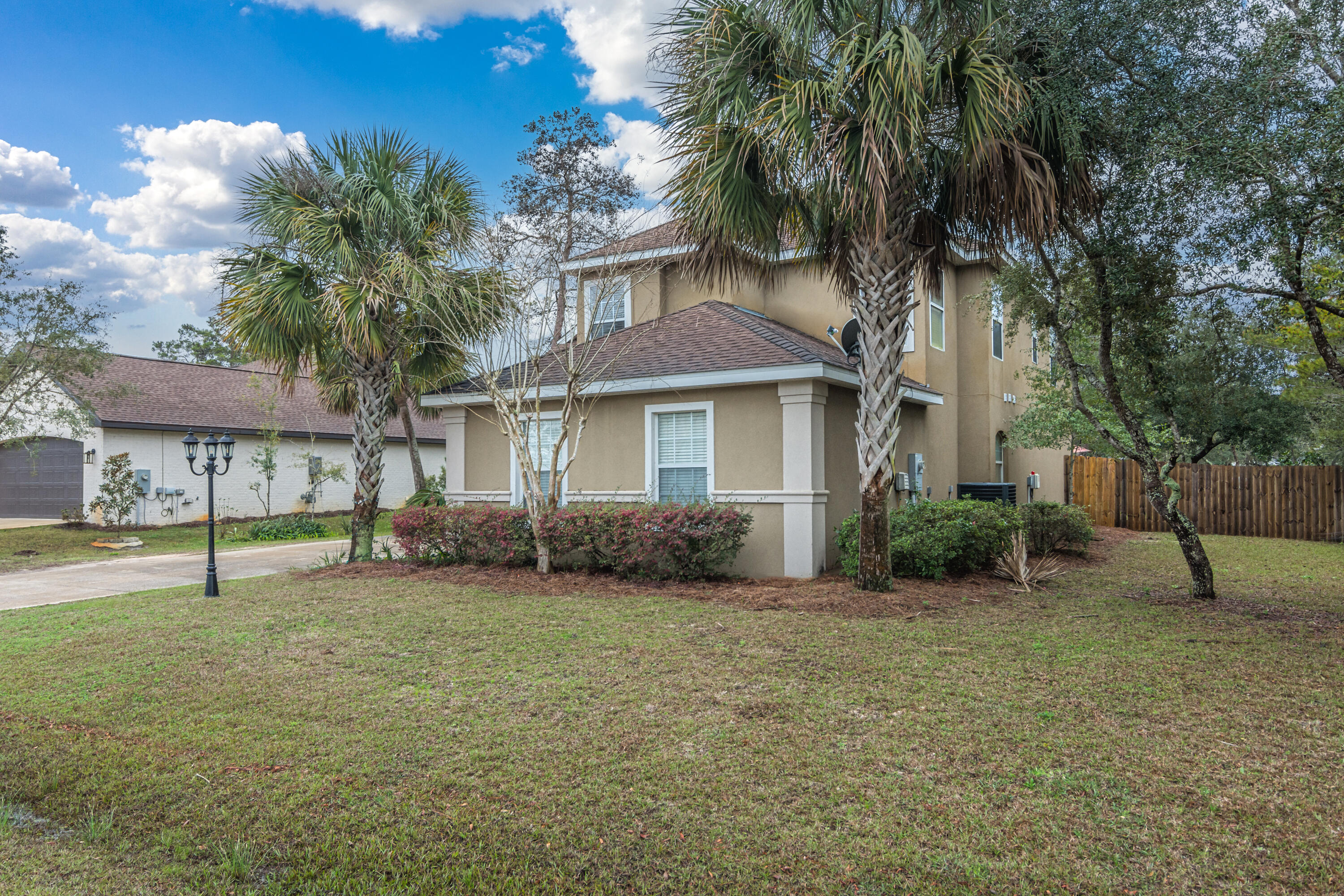 PELICAN BAY - Residential