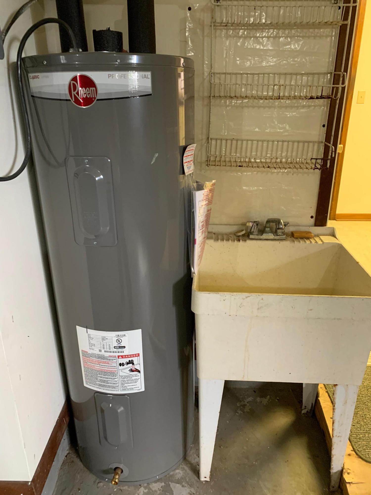 ROCKY BAYOU CC EST #1 LOT 24 BLK A - Residential