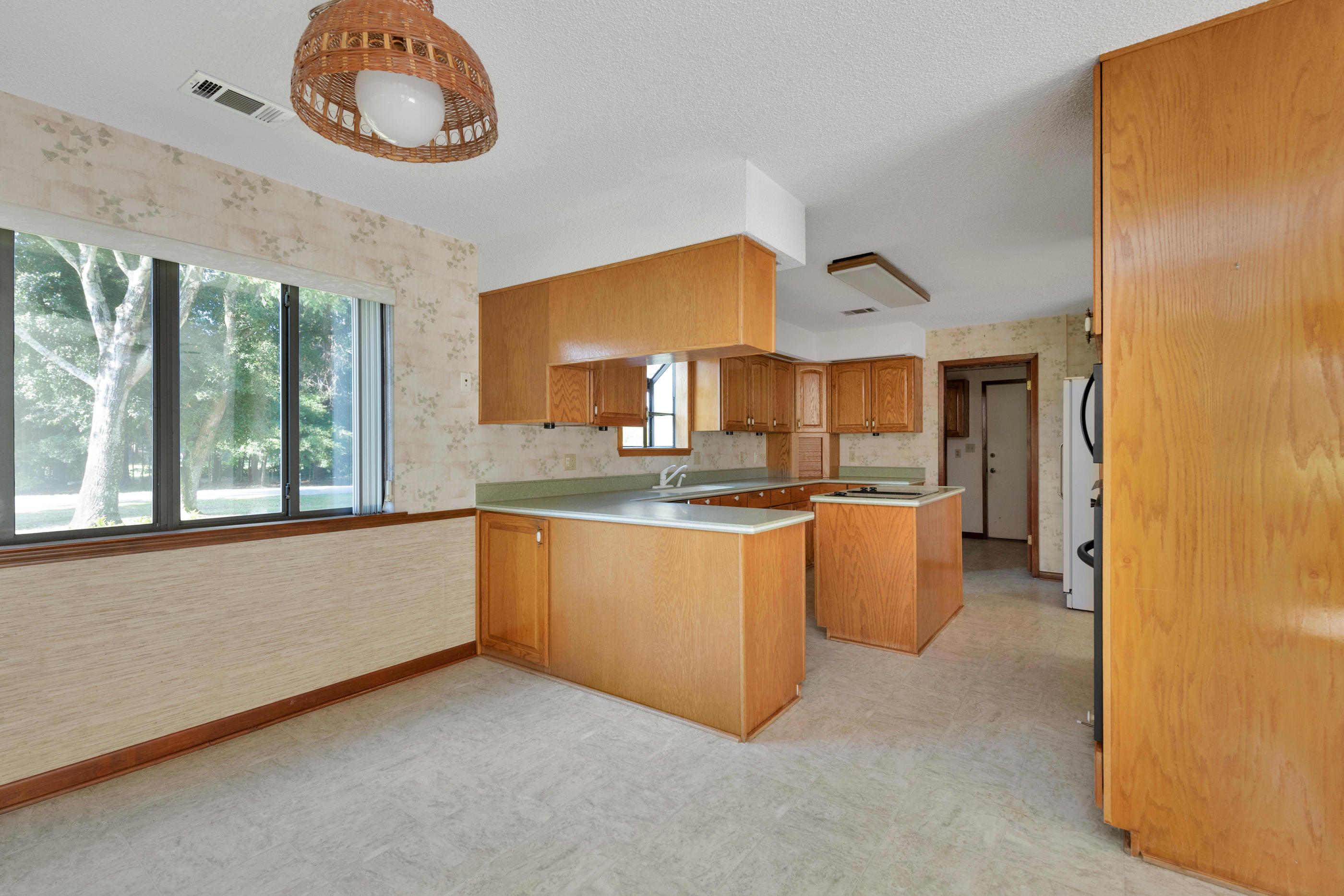 ROCKY BAYOU CC EST #1 LOT 24 BLK A - Residential