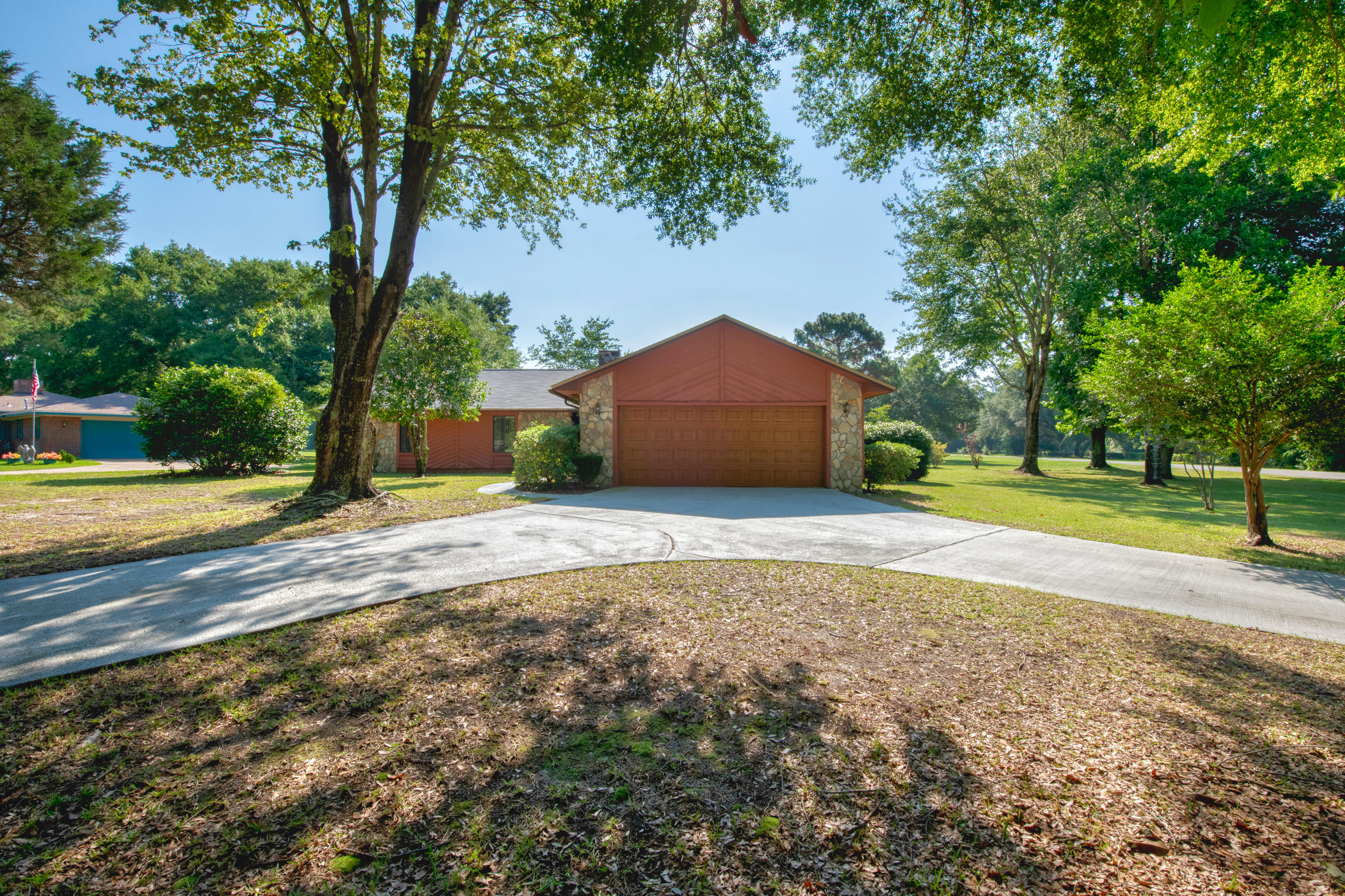 ROCKY BAYOU CC EST #1 LOT 24 BLK A - Residential