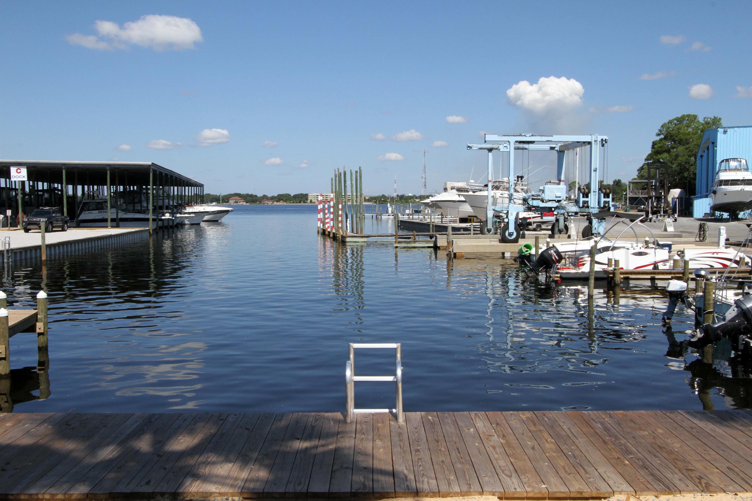 FINISTERRA CONDO - Residential