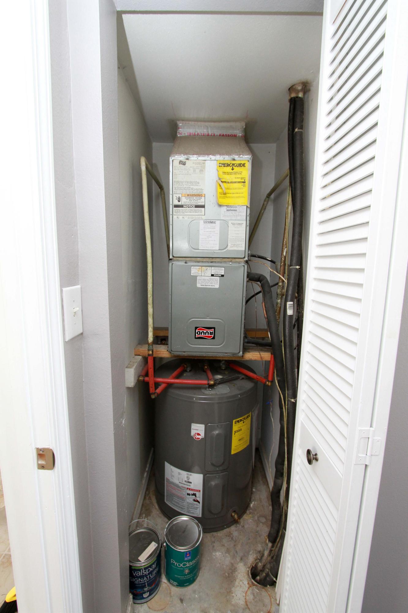 FINISTERRA CONDO - Residential