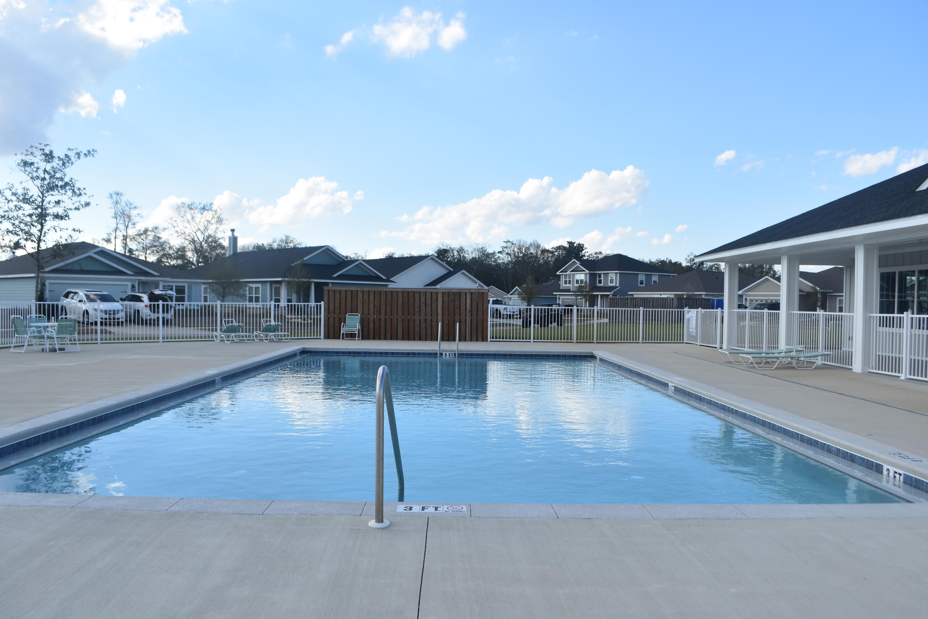 RIVERWALK PH I - Residential Lease