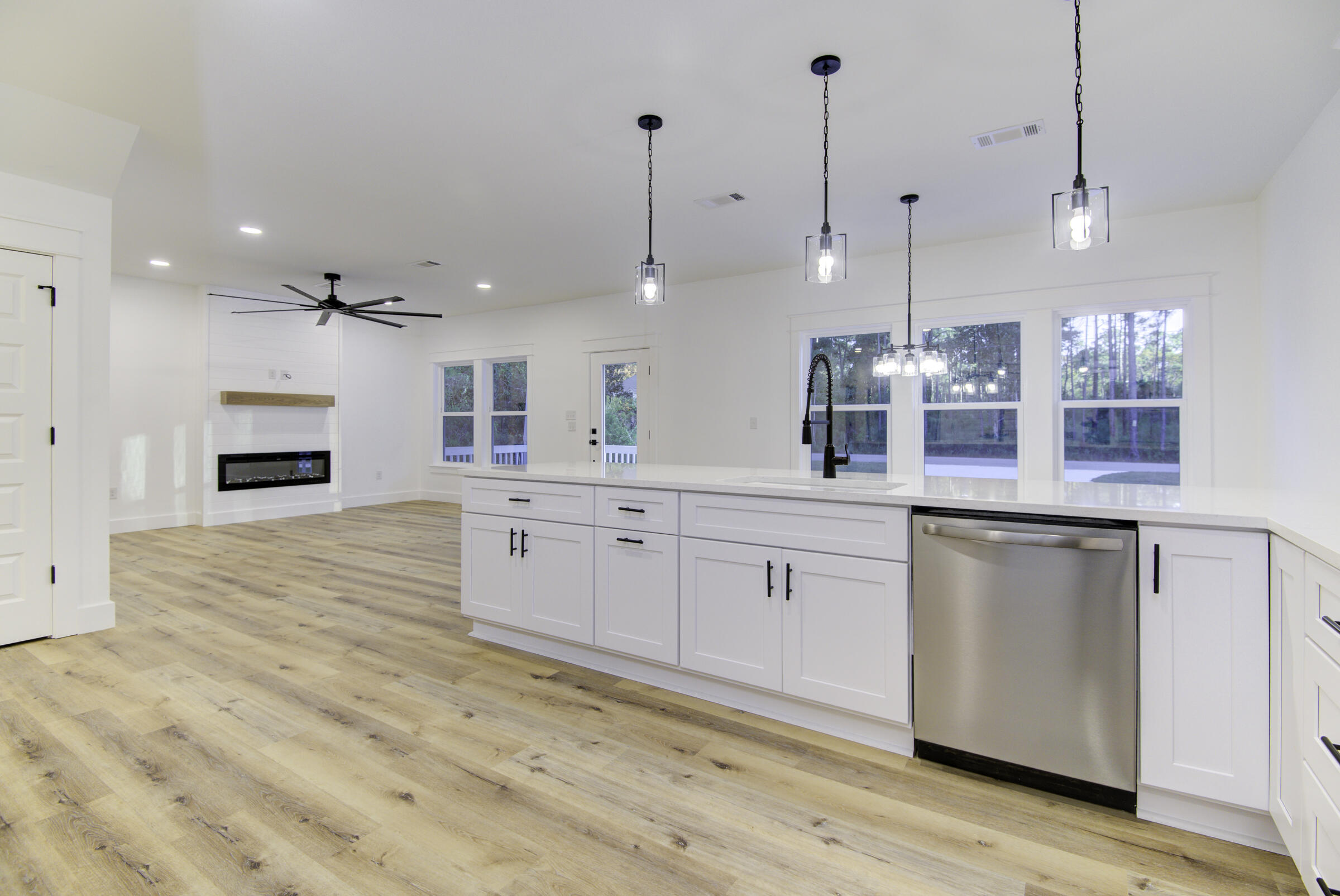 MAGNOLIA BEACH - Residential