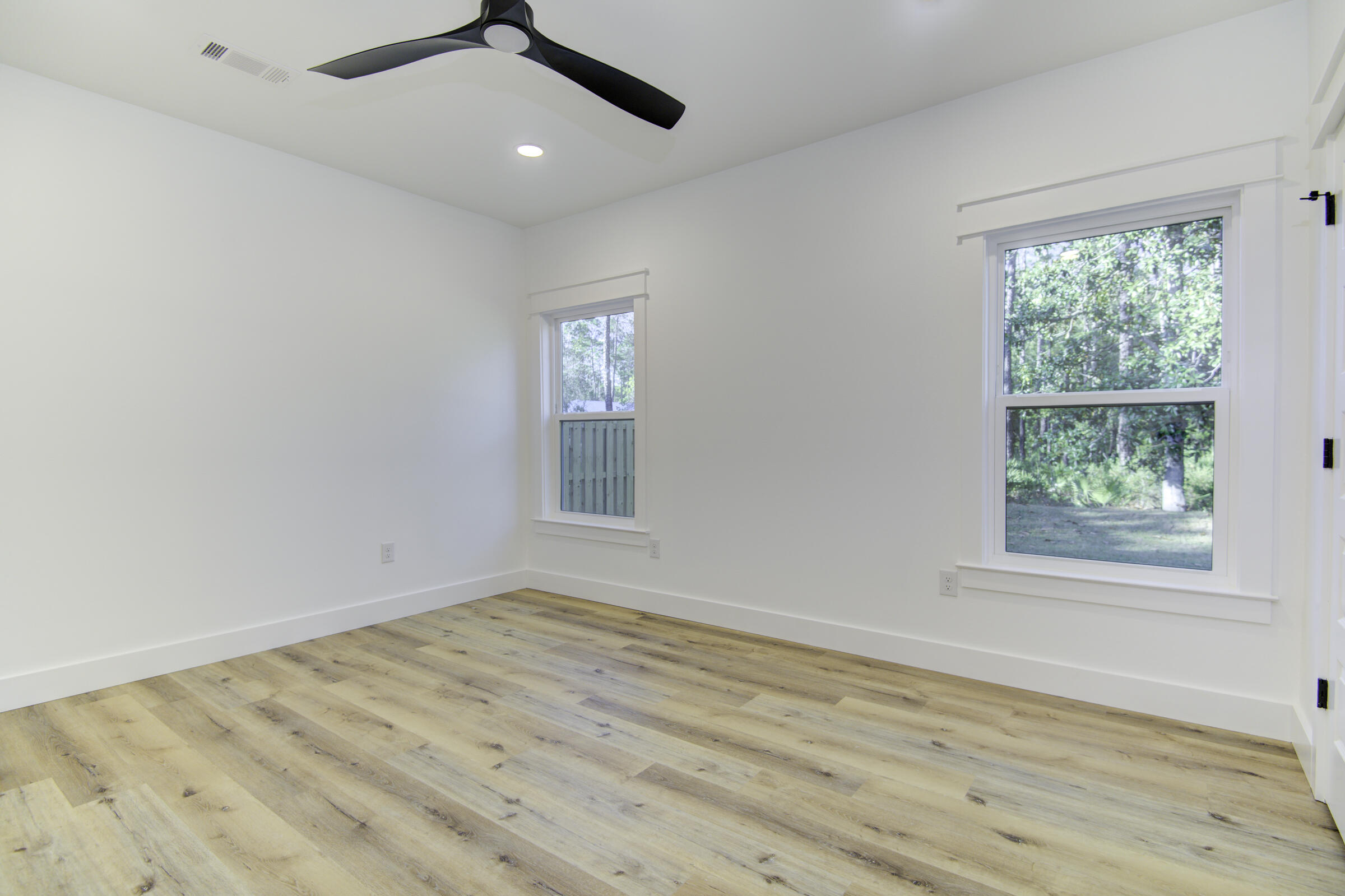 MAGNOLIA BEACH - Residential