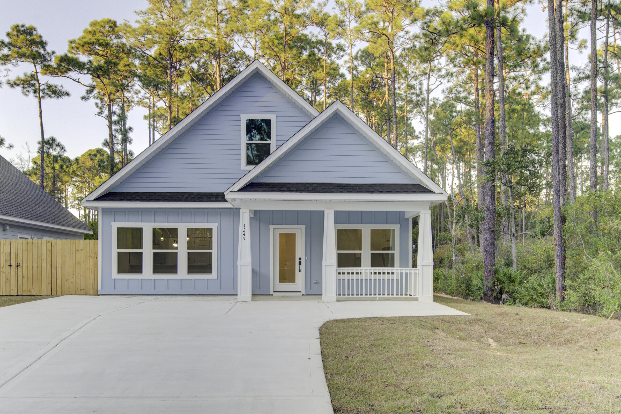 MAGNOLIA BEACH - Residential