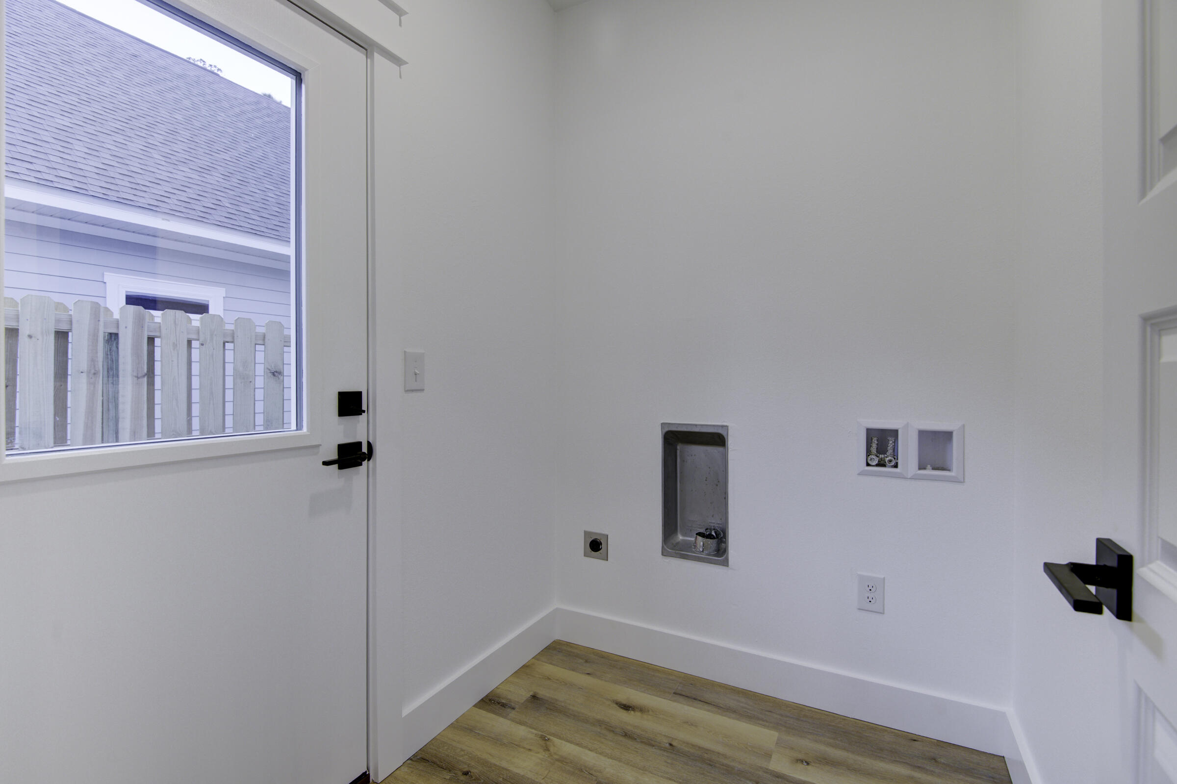 MAGNOLIA BEACH - Residential