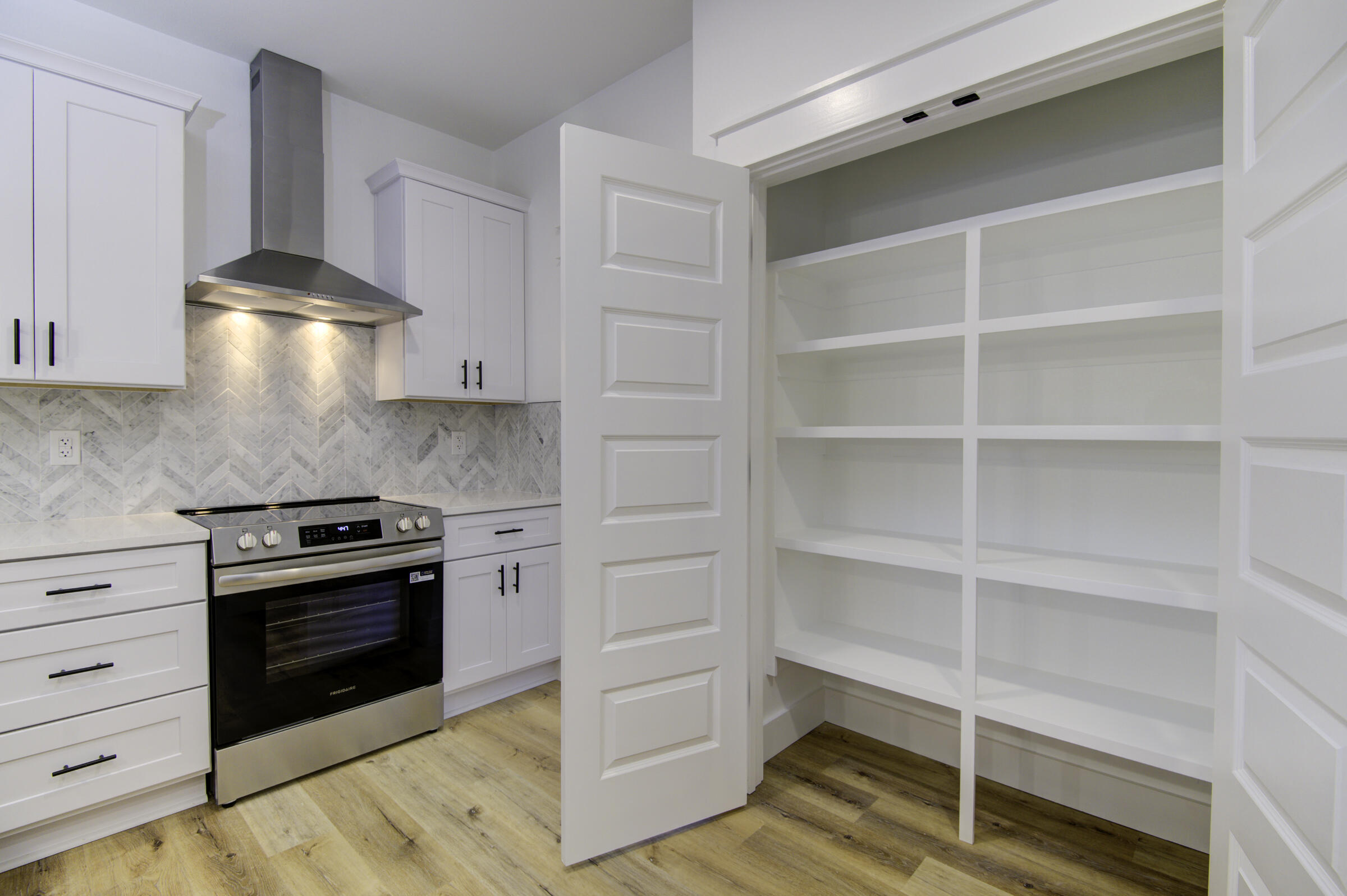 MAGNOLIA BEACH - Residential