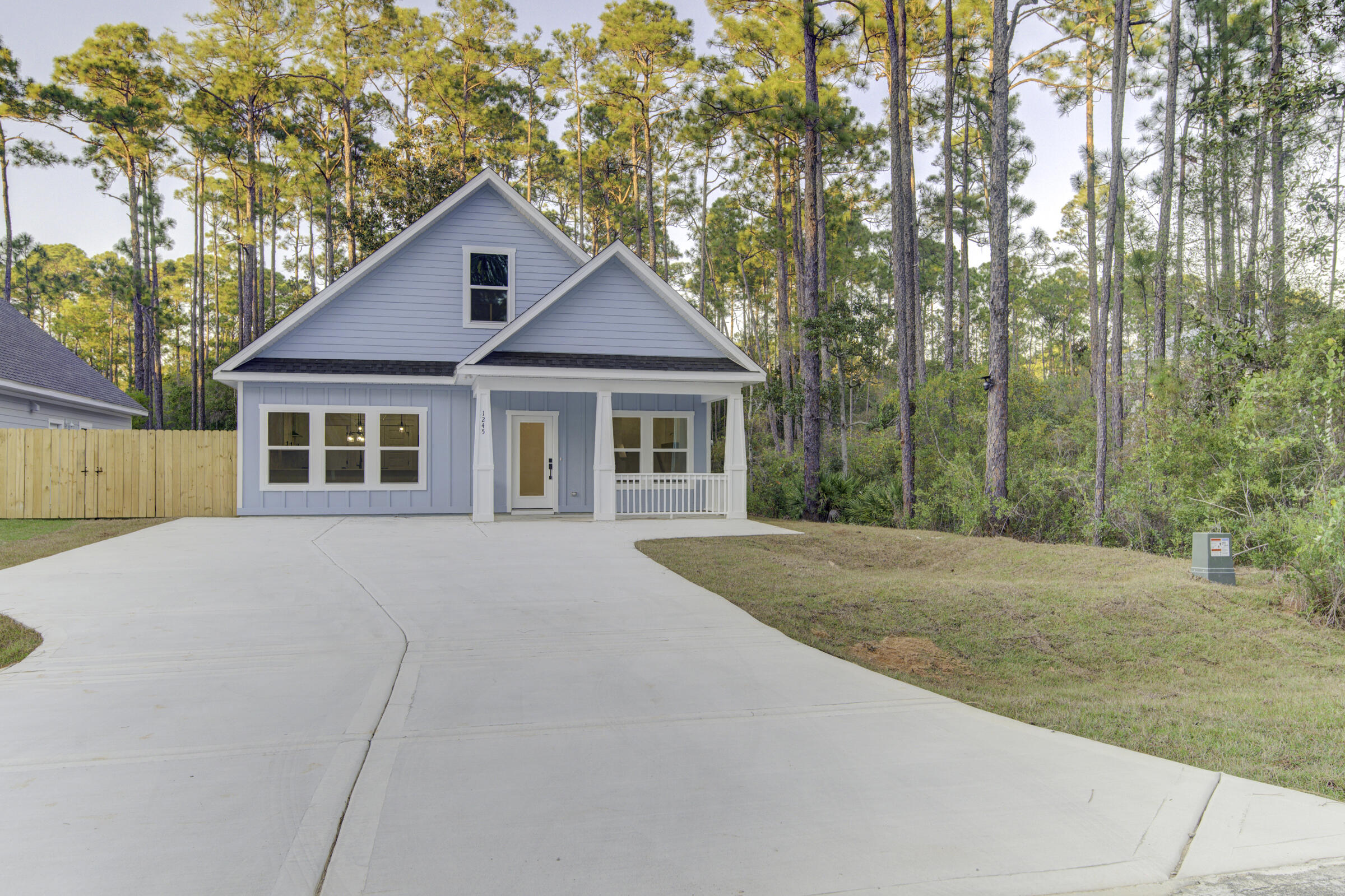 MAGNOLIA BEACH - Residential