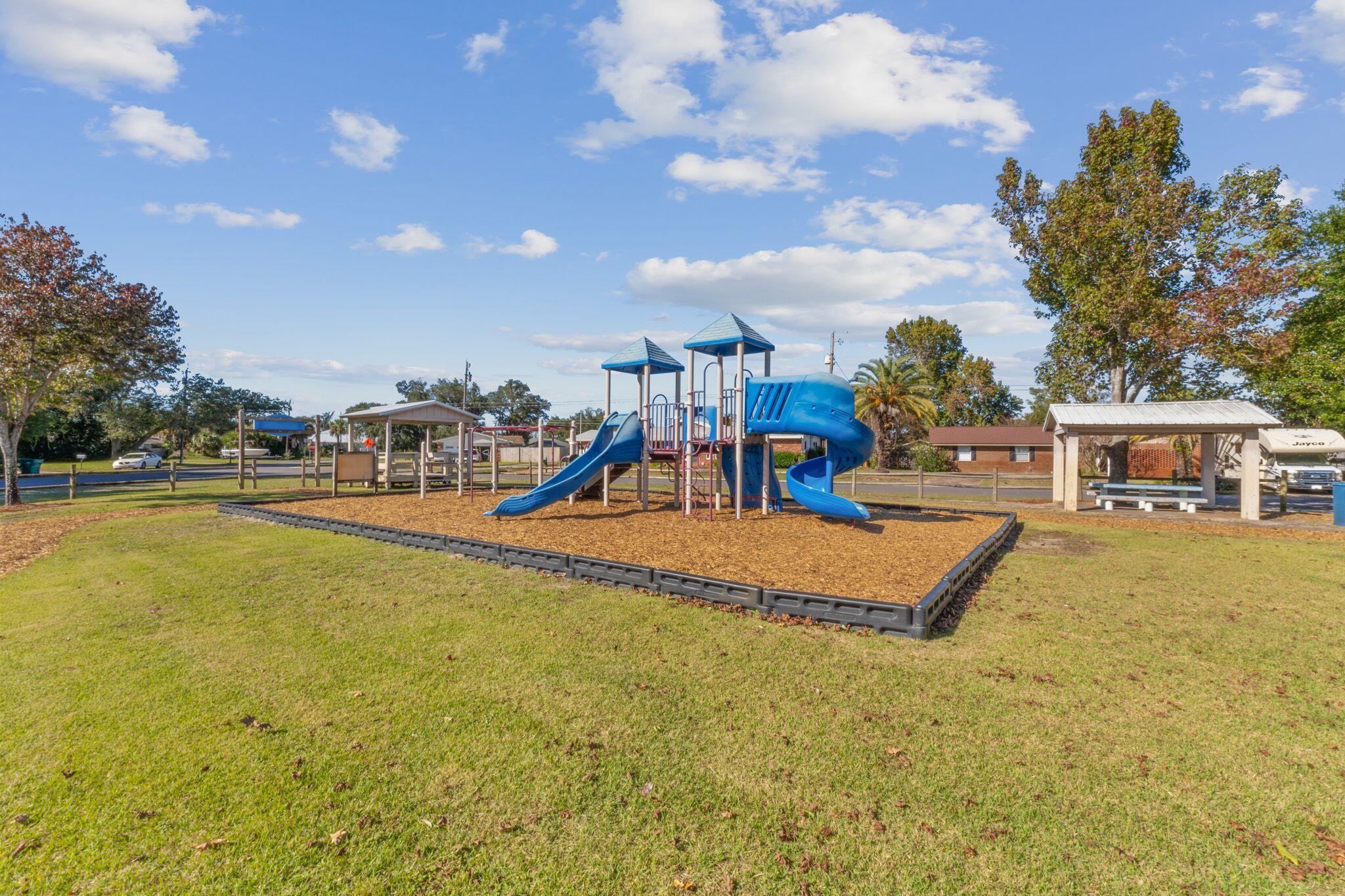 ISLAND VIEW ESTATES - Residential