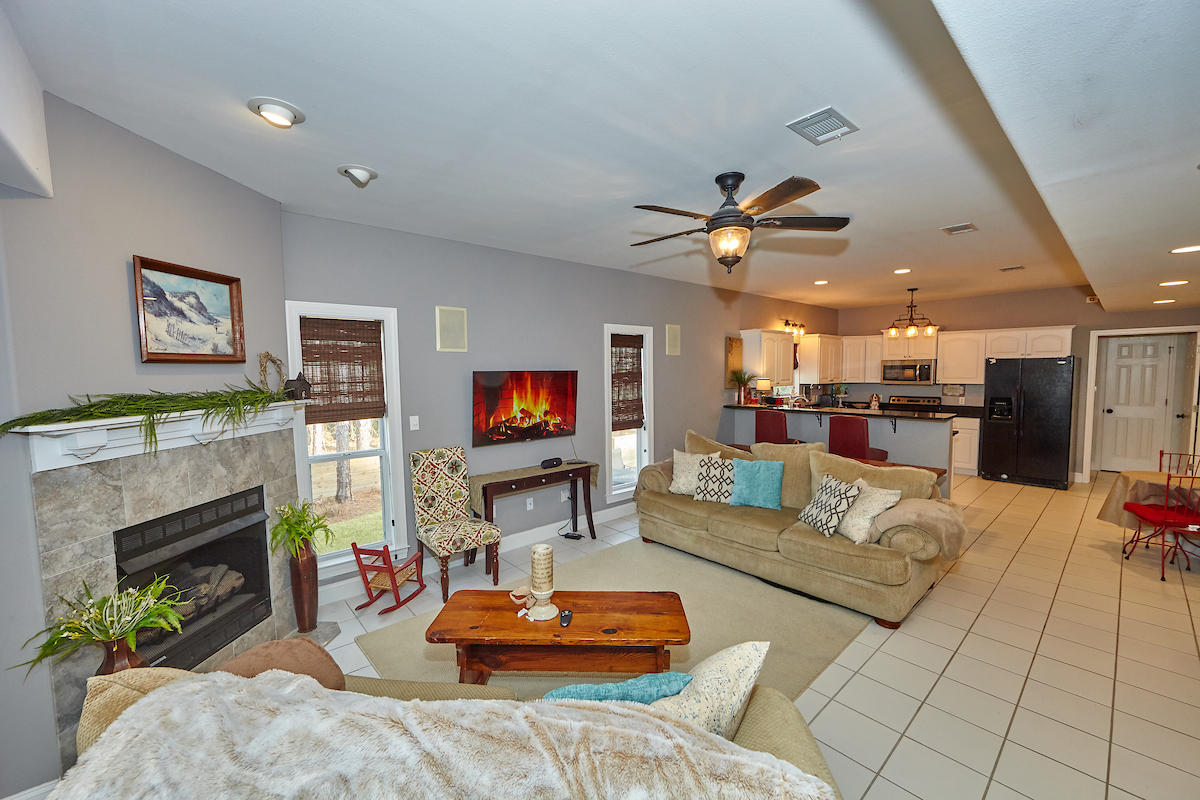 WHISPERING PINES 1ST ADDN - Residential