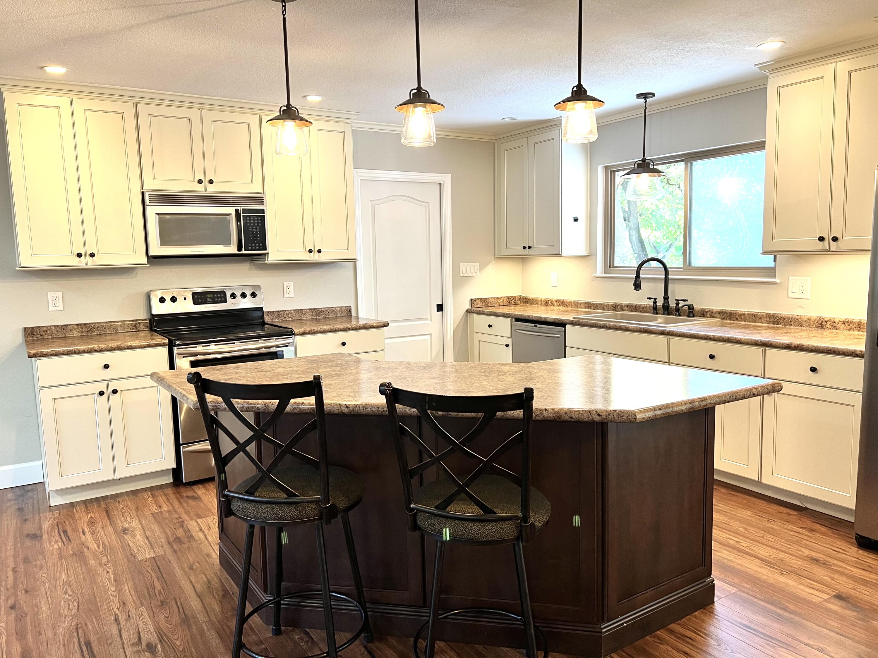 LAKE SHARON ESTATES - Residential Lease