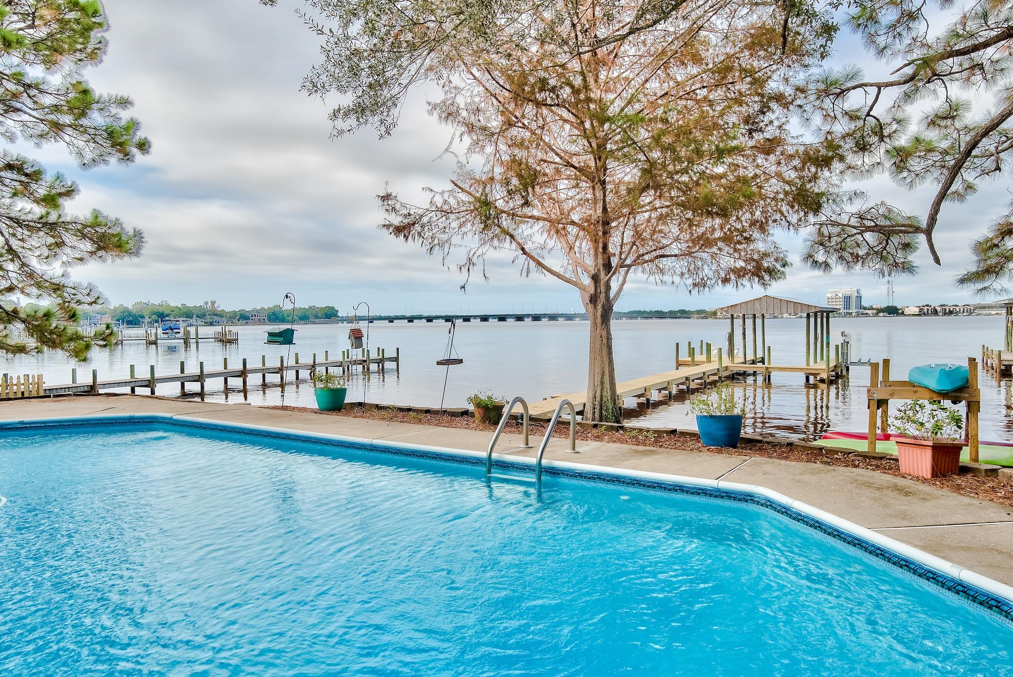 PALM SHORES - Residential