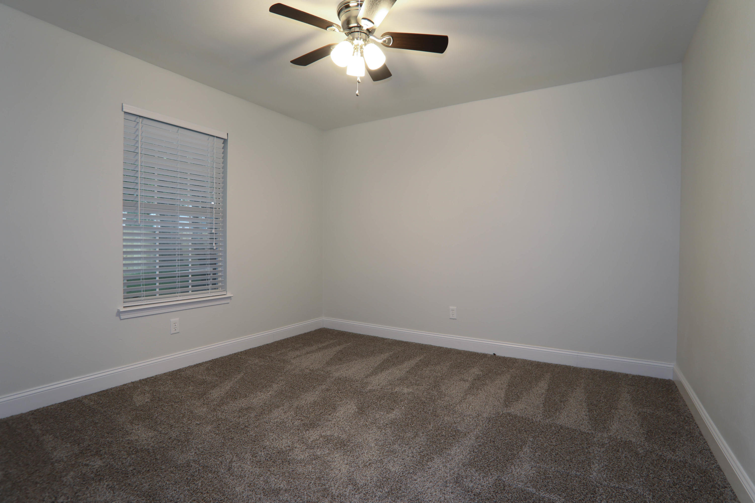 GRAND OAKS REPLAT LOTS 2&3 - Residential