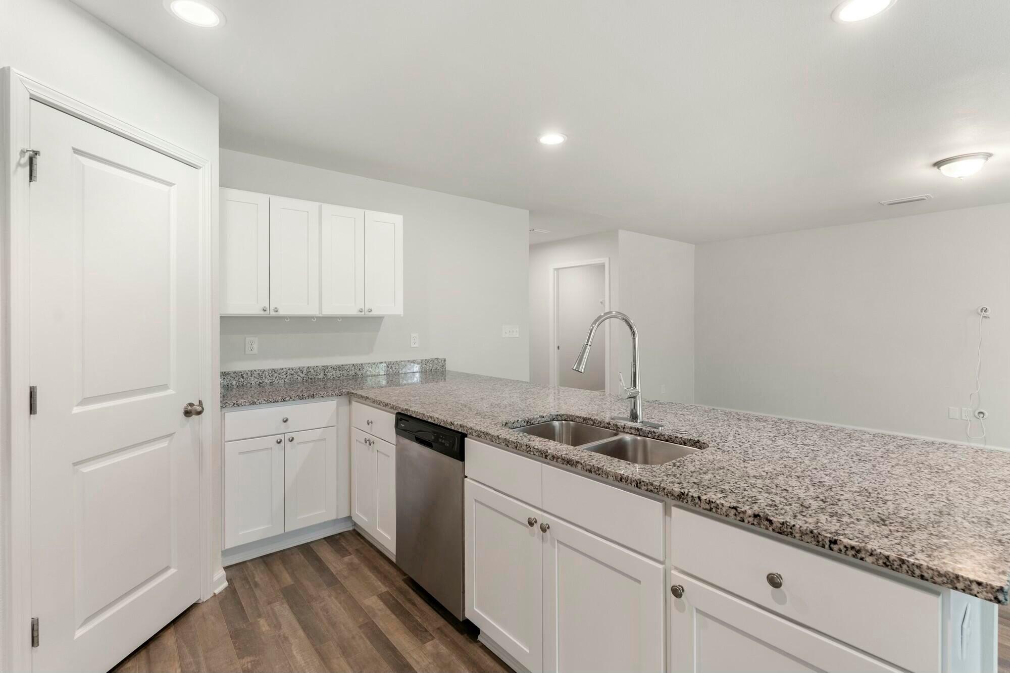 RIVERWALK PH I - Residential Lease