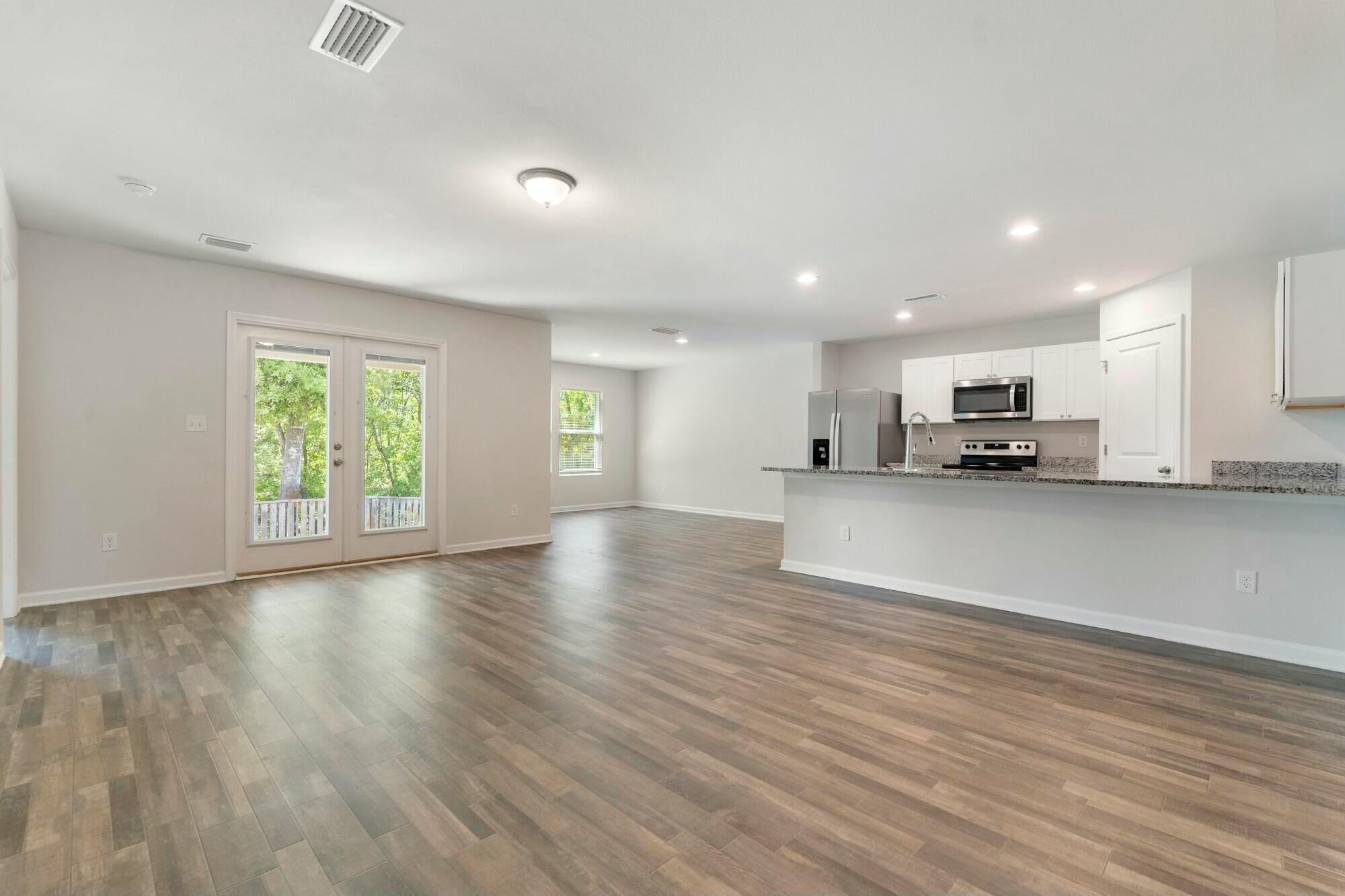 RIVERWALK PH I - Residential Lease