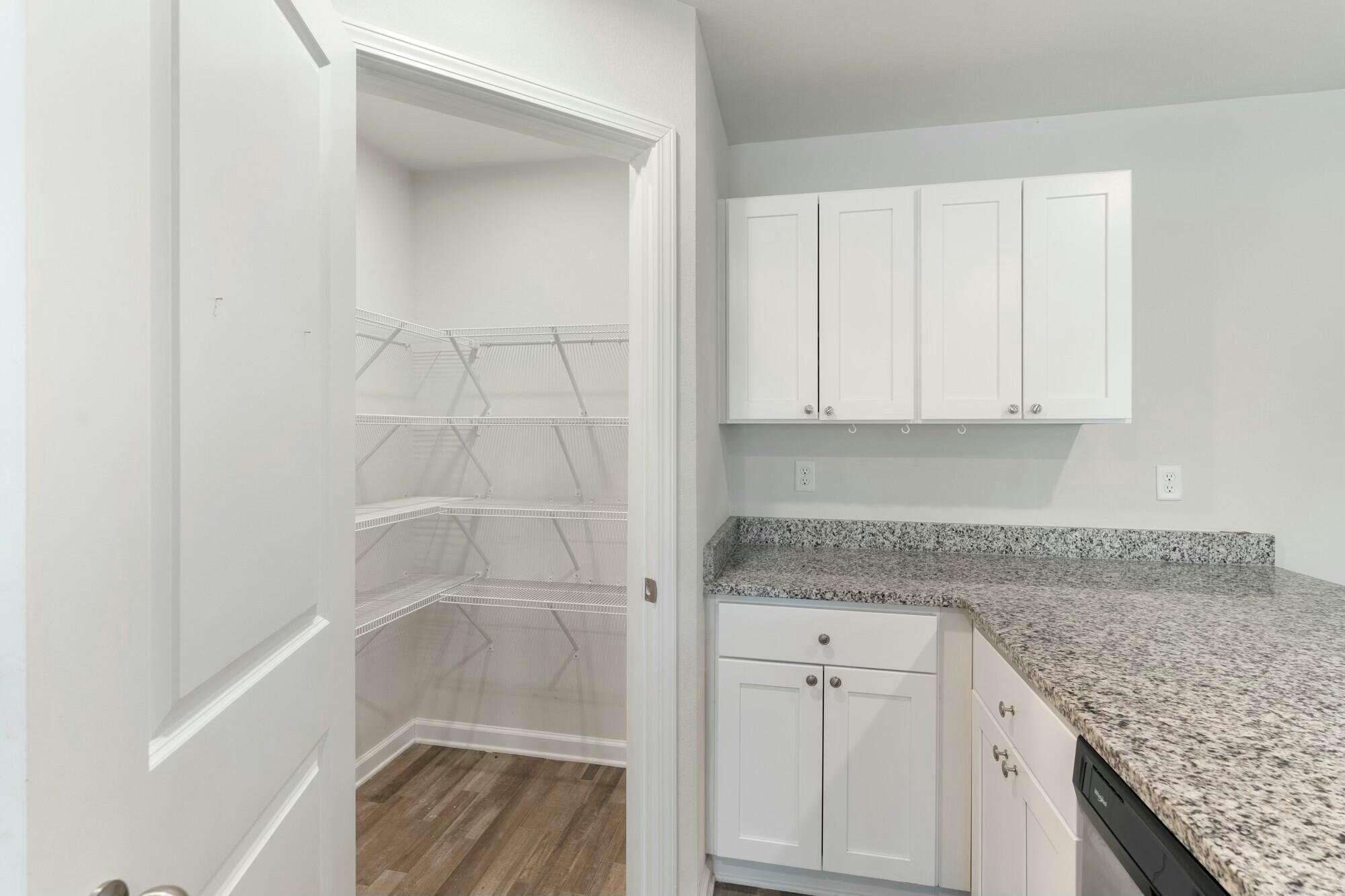 RIVERWALK PH I - Residential Lease