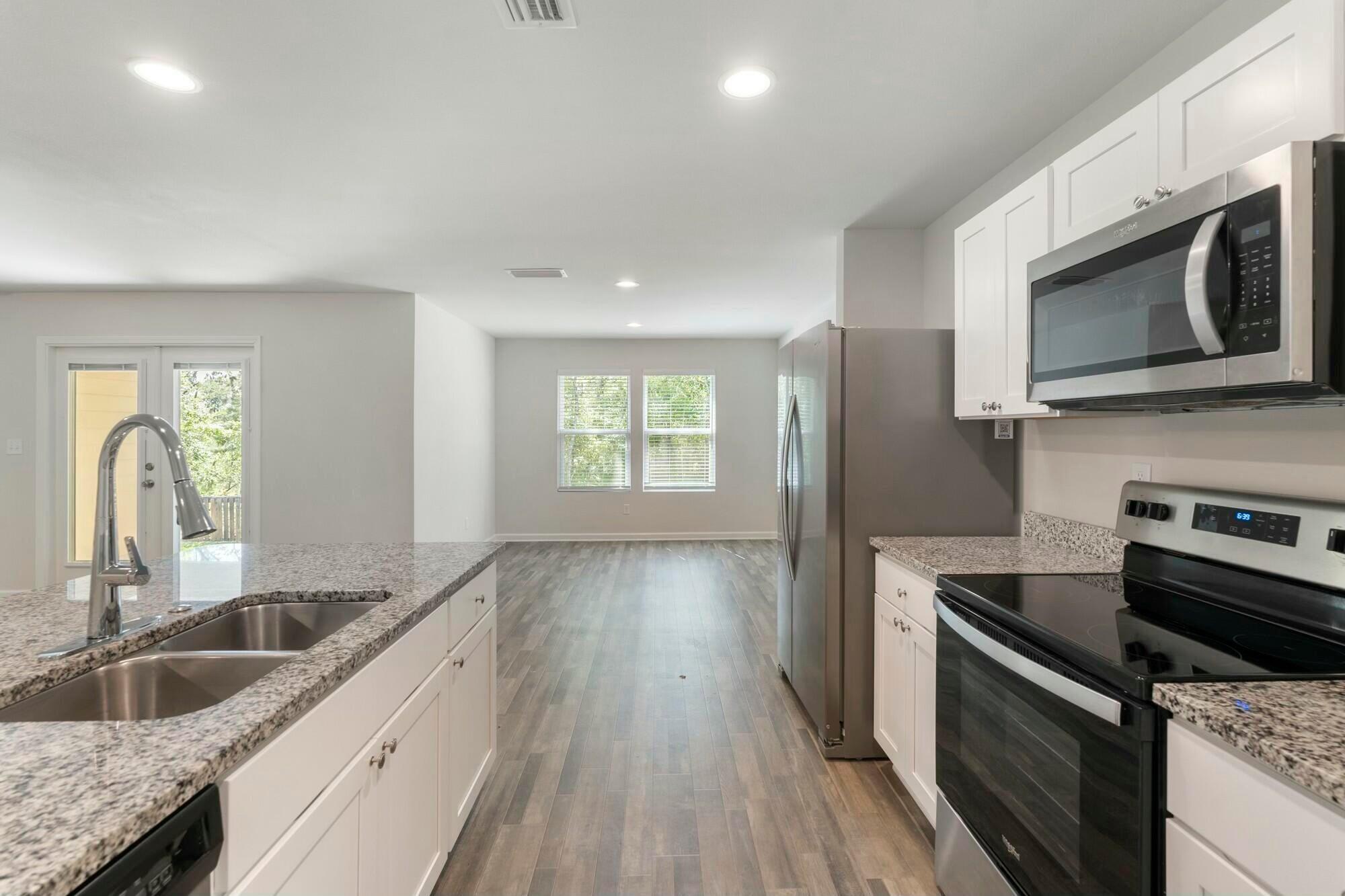 RIVERWALK PH I - Residential Lease