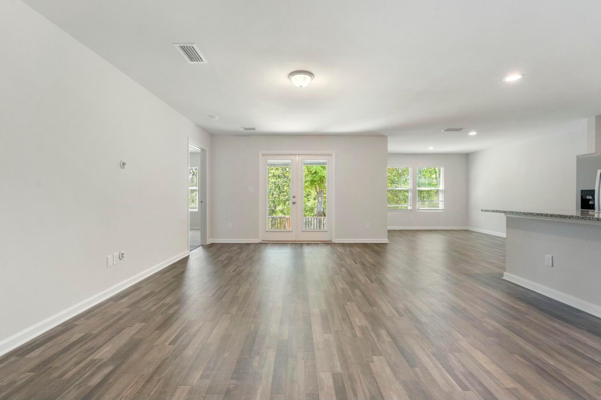 RIVERWALK PH I - Residential Lease