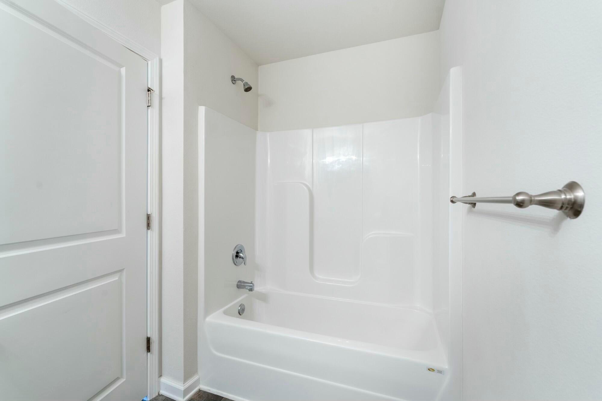 RIVERWALK PH I - Residential Lease