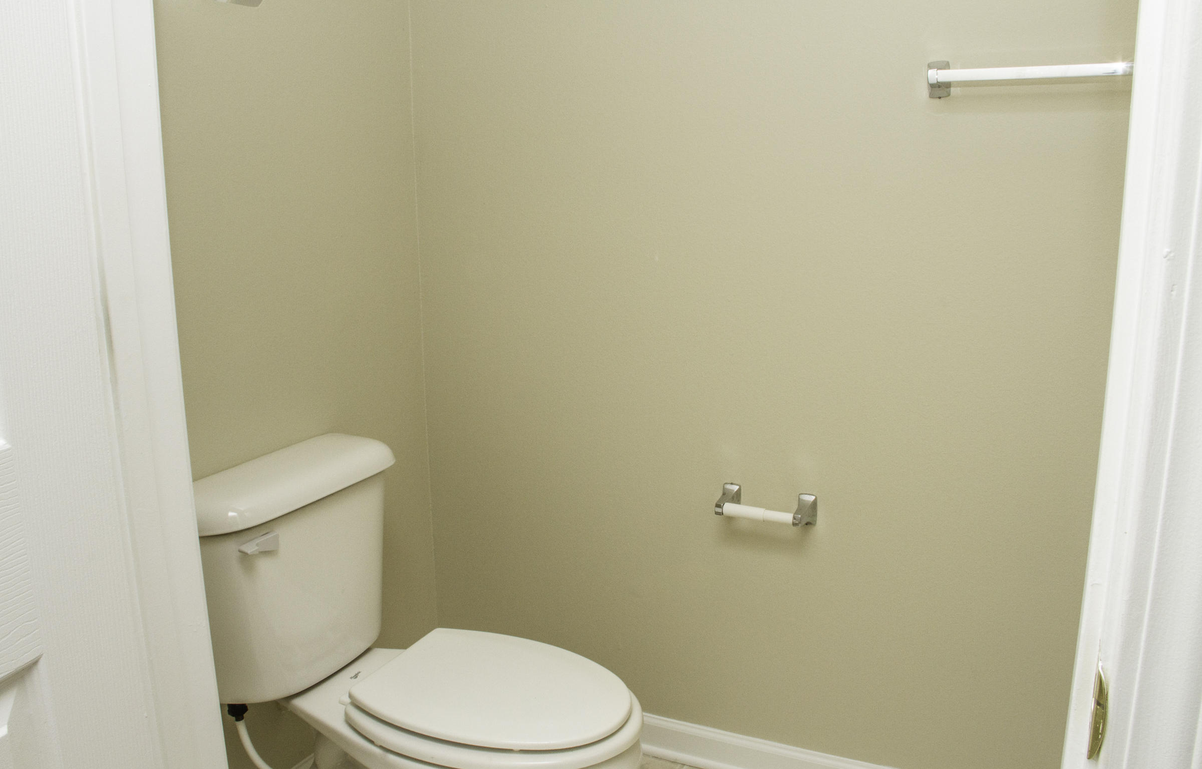 ROLLING PINES - Residential Lease