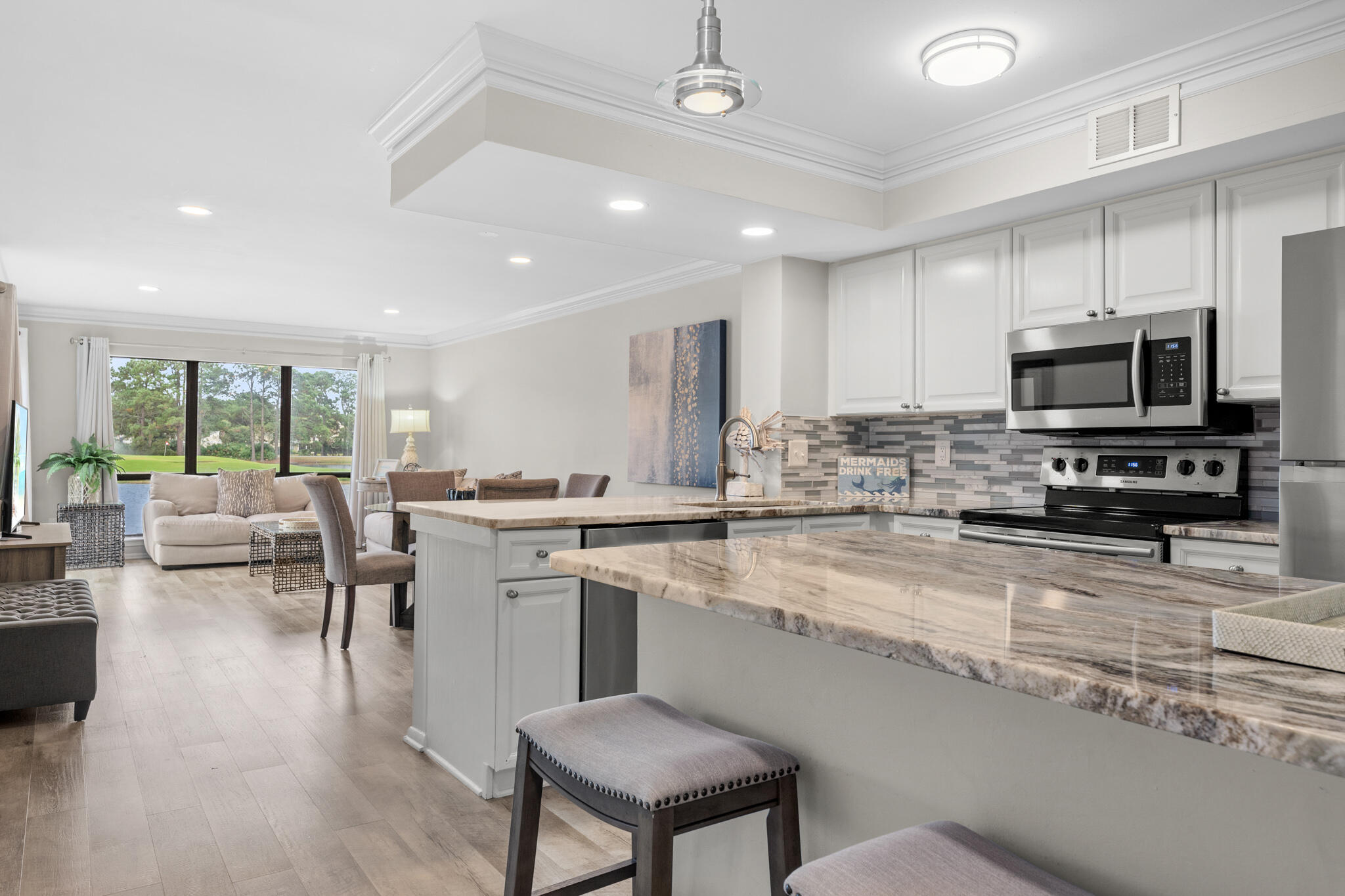 HARBOUR POINT CONDO - Residential