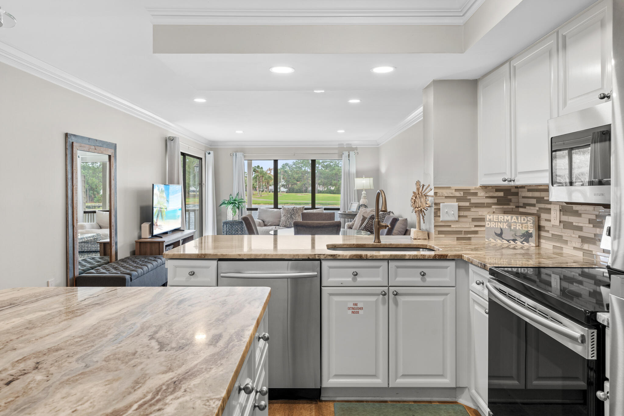 HARBOUR POINT CONDO - Residential