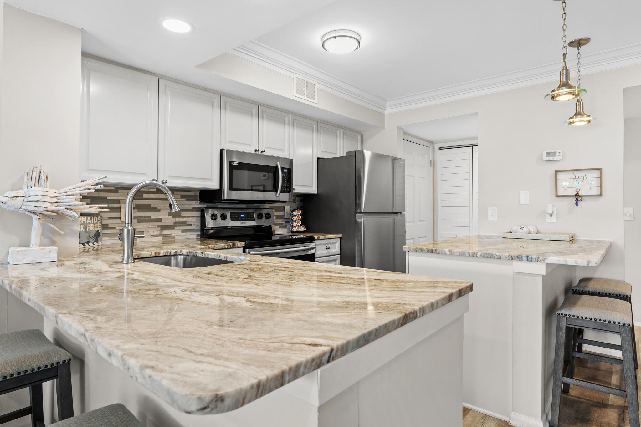 HARBOUR POINT CONDO - Residential