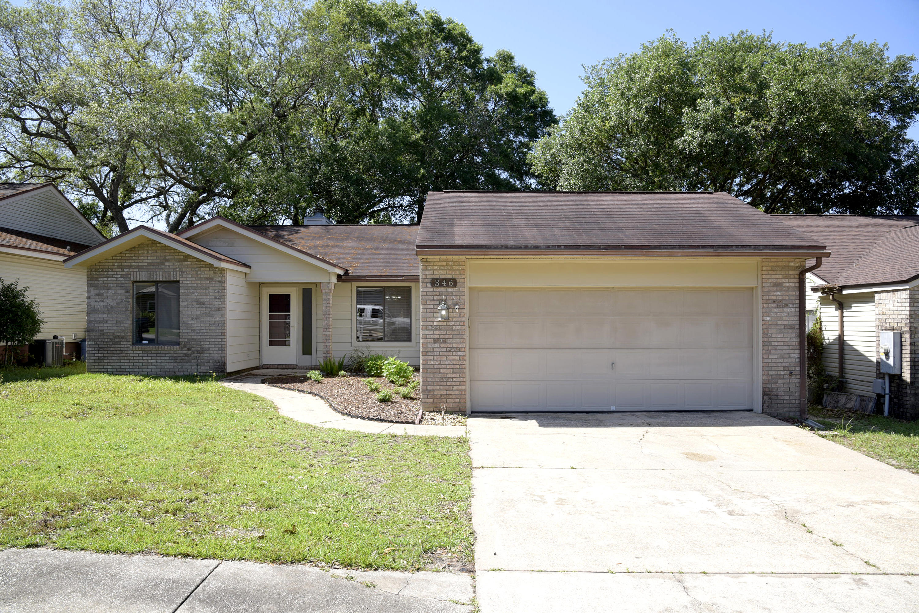 Fresh paint, new stainless appliances and new windows make this home move-in ready! A new roof will also be completed soon! Enjoy the convenient location of this neighborhood which is close to schools and the hospital. This split bedroom plan has a master suite with adjoining bath and an open concept dining/great room featuring cathedral ceilings, a fireplace and laminate wood flooring. Sliding glass doors access the screened porch and of course you'll love the eat-in kitchen with new appliances. Come take a look today!